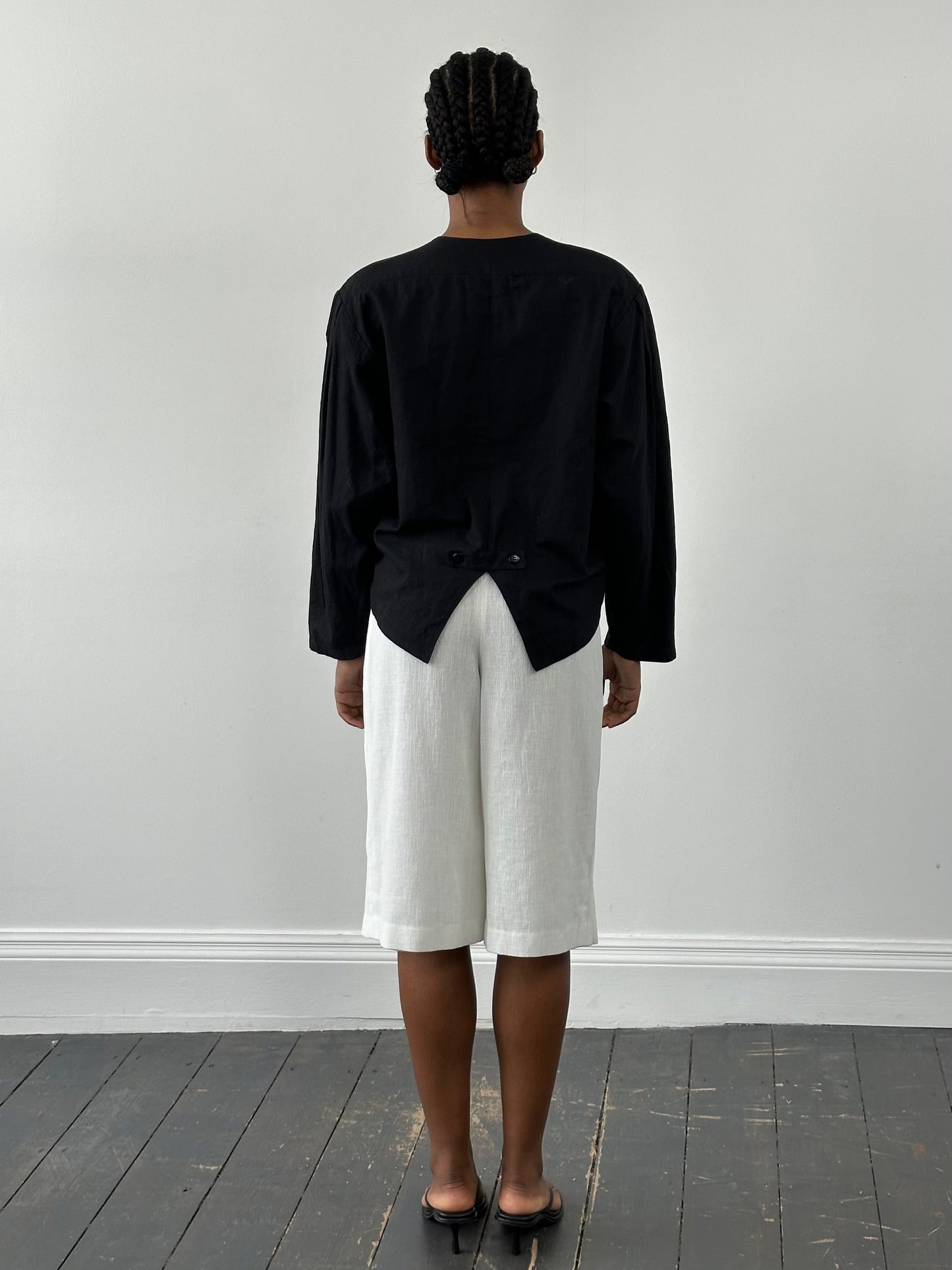 Vintage Japanese 1990s high-waisted pleated culottes shorts in a classic vintage style, with a relaxed fit and pleated design.