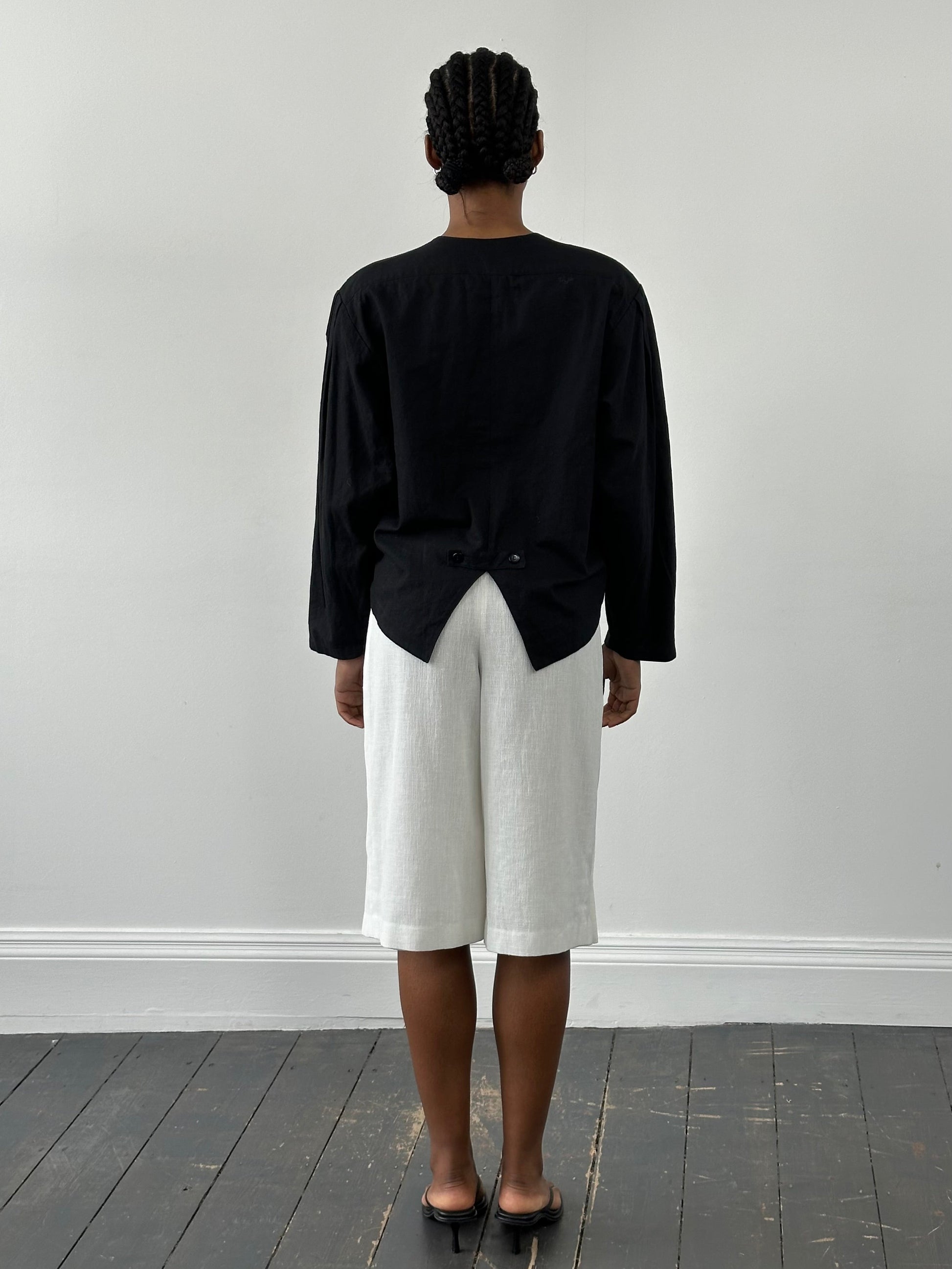 Vintage Japanese 1990s high-waisted pleated culottes shorts in a classic vintage style, with a relaxed fit and pleated design.