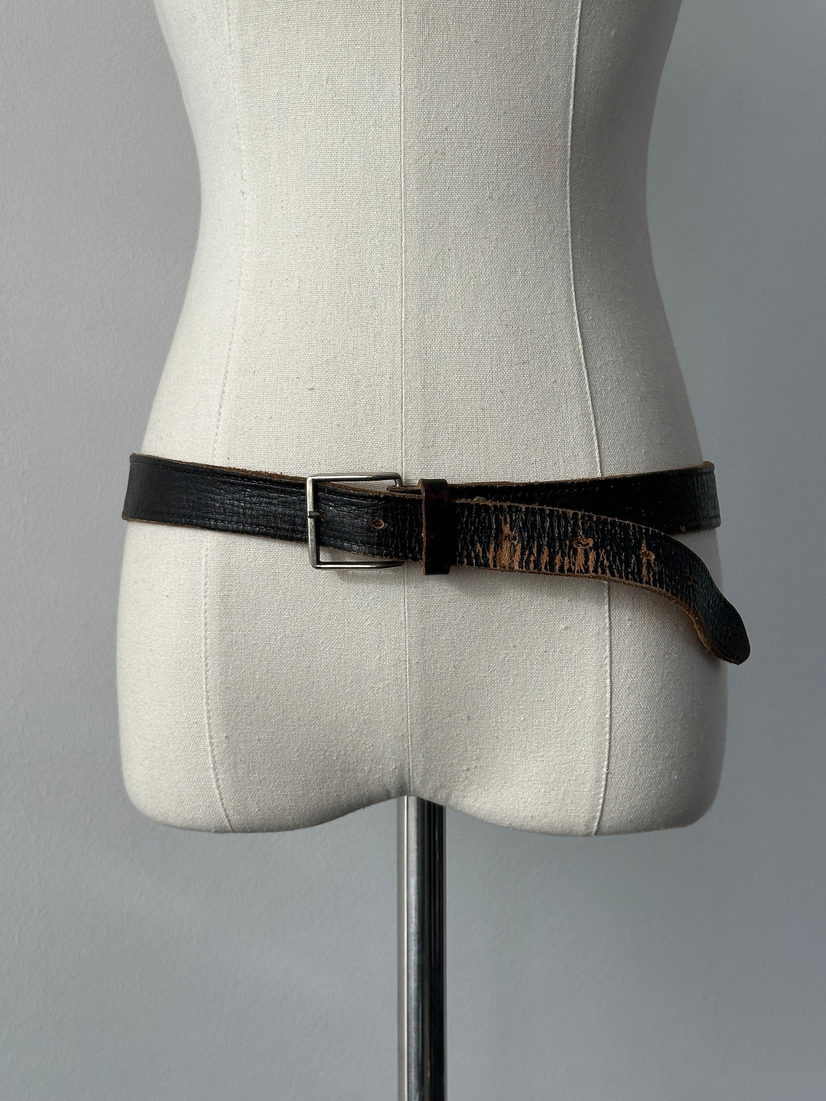 Vintage 1990s Distressed Leather Slim Belt - W32-40