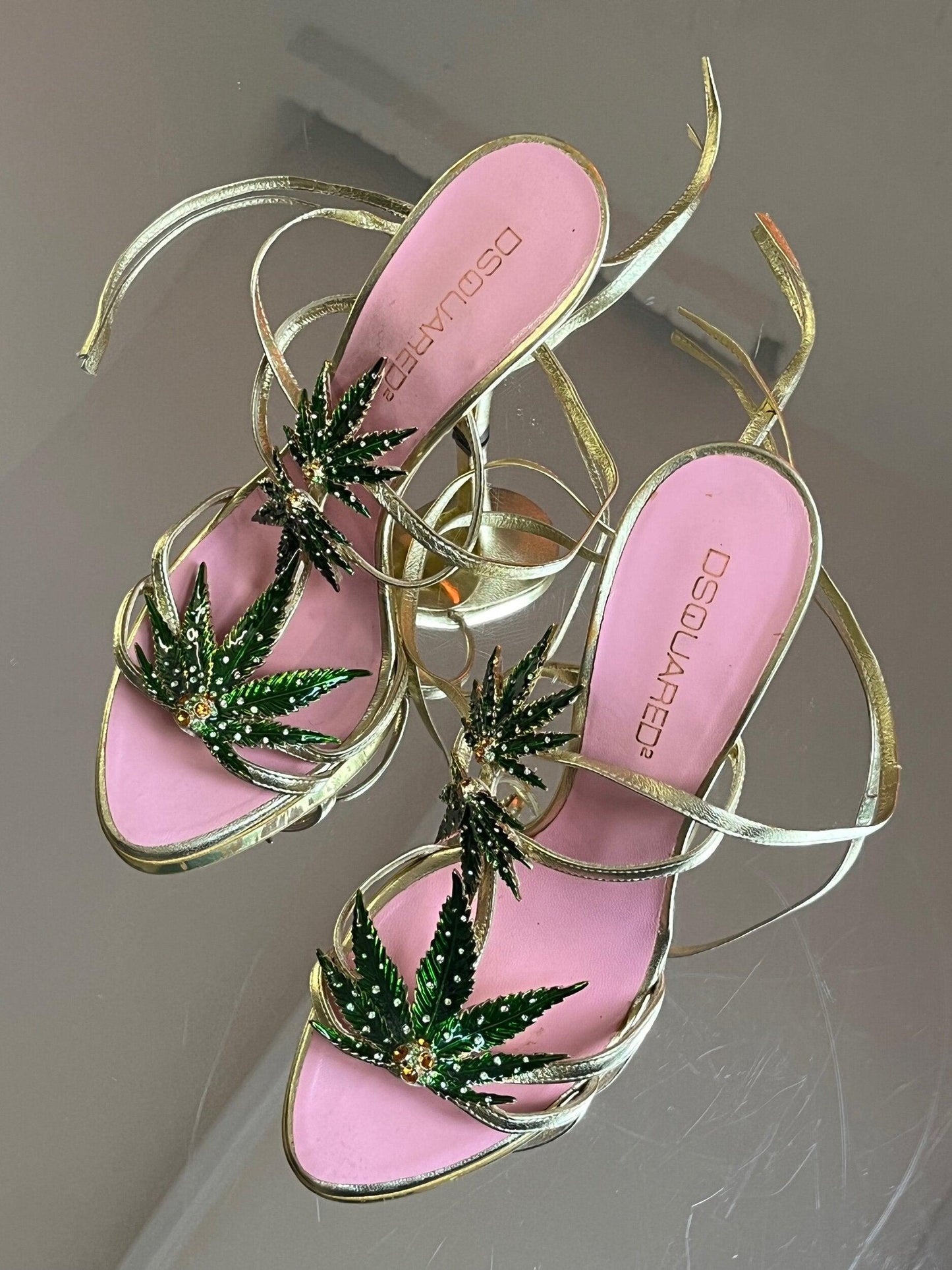 Dsquared2 marijuana leaf gold leather sandals - Known Source