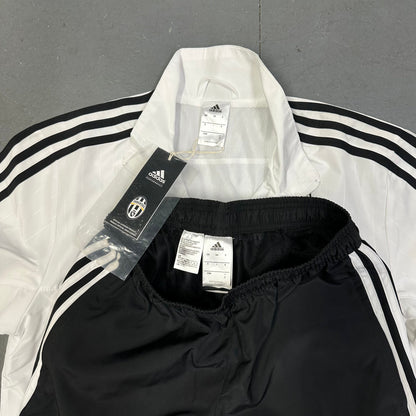 Adidas Juventus 2015/16 Tracksuit In White & Black ( S )