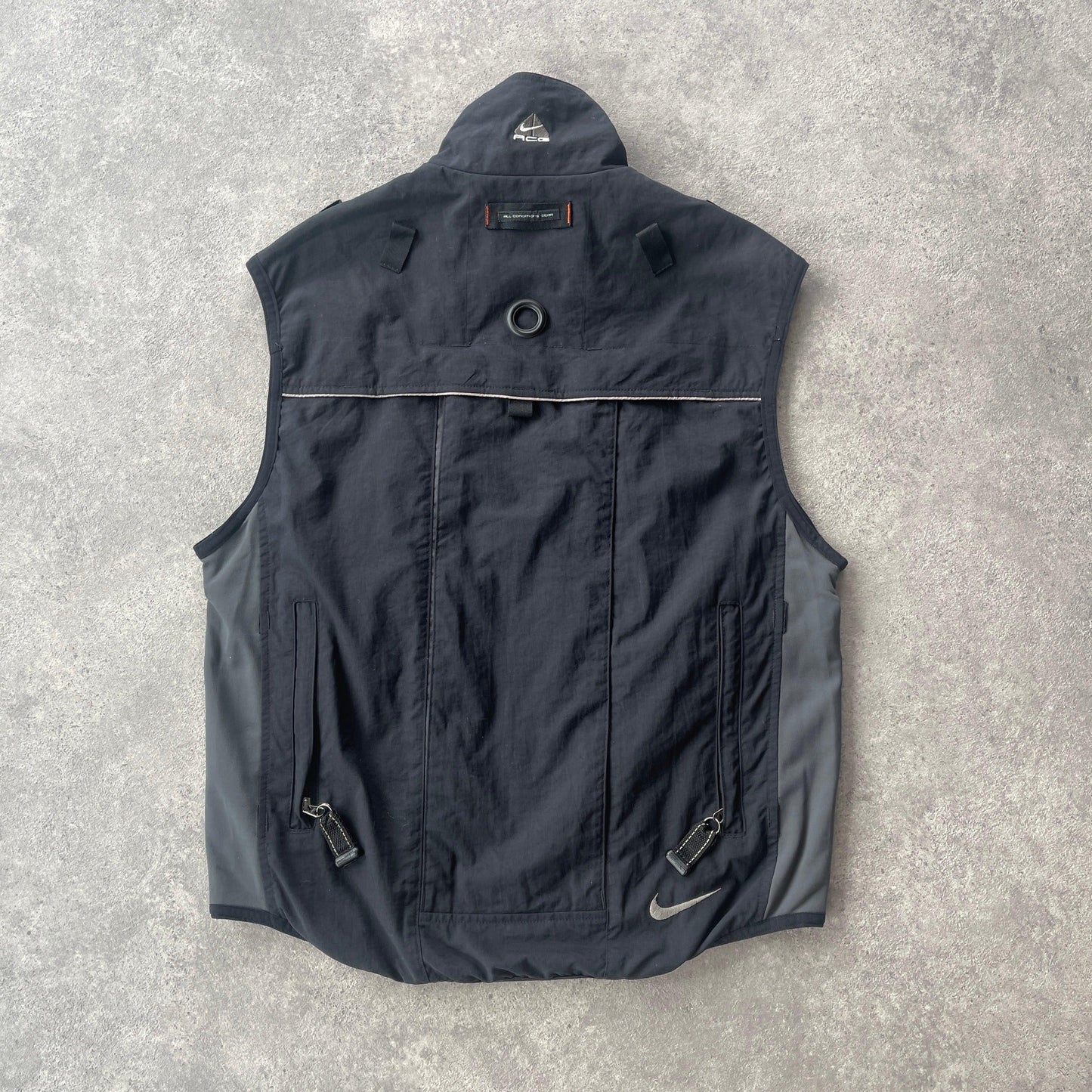 Nike ACG RARE 1990s technical cargo vest jacket (L)