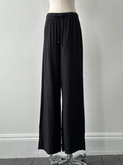 DKNY beachwear wide-leg cotton trousers in size W28-W32, with a relaxed fit and 2000s vintage style.
