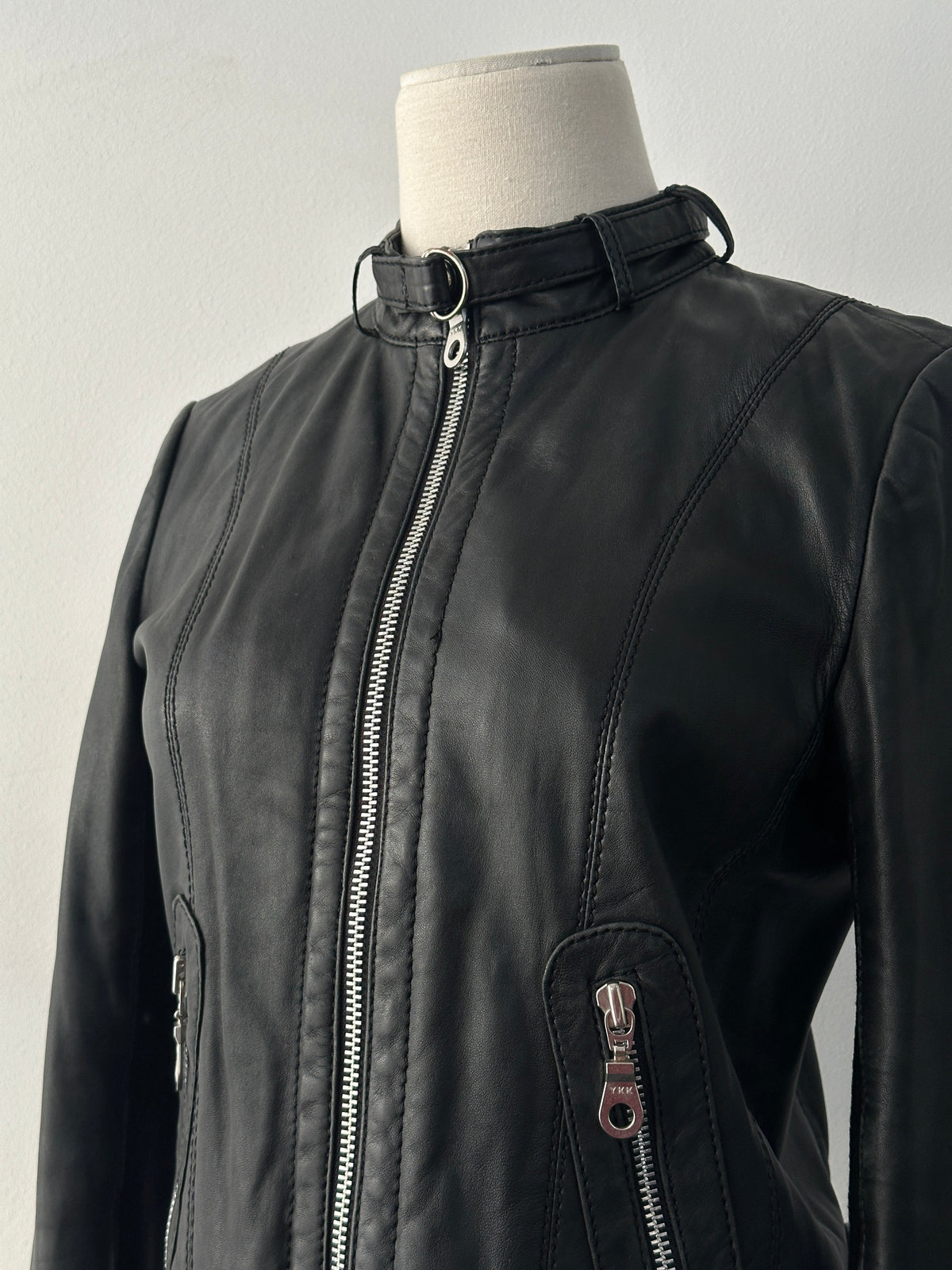 Vintage 2000s fitted lamb leather moto jacket in black, XS size, with classic collar and zip-up front, styled for a vintage look.