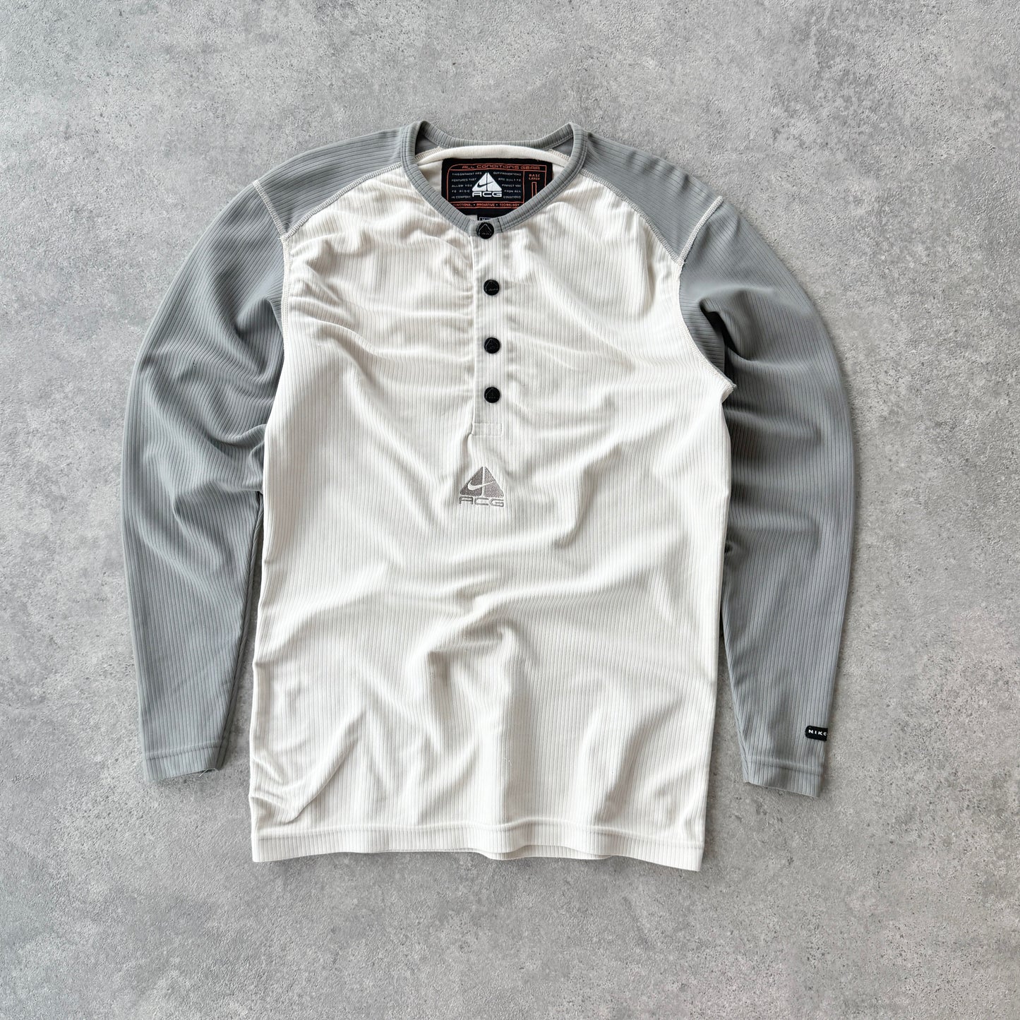 Nike ACG RARE 1990s ribbed base layer t-shirt (M)