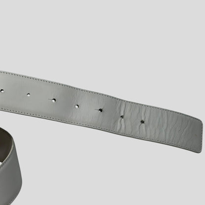 Gianni Versace 90’s White Leather Gothic DV Metal Buckle Rocker Belt | O/S, White