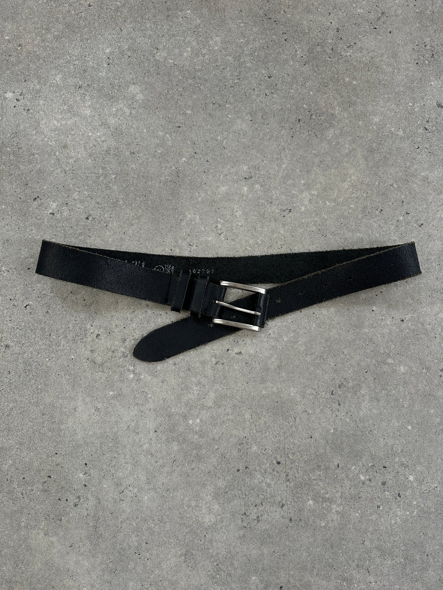 Vintage 1990s chrome distressed leather belt, W27-33, with metal buckle and aged finish, classic retro accessory.