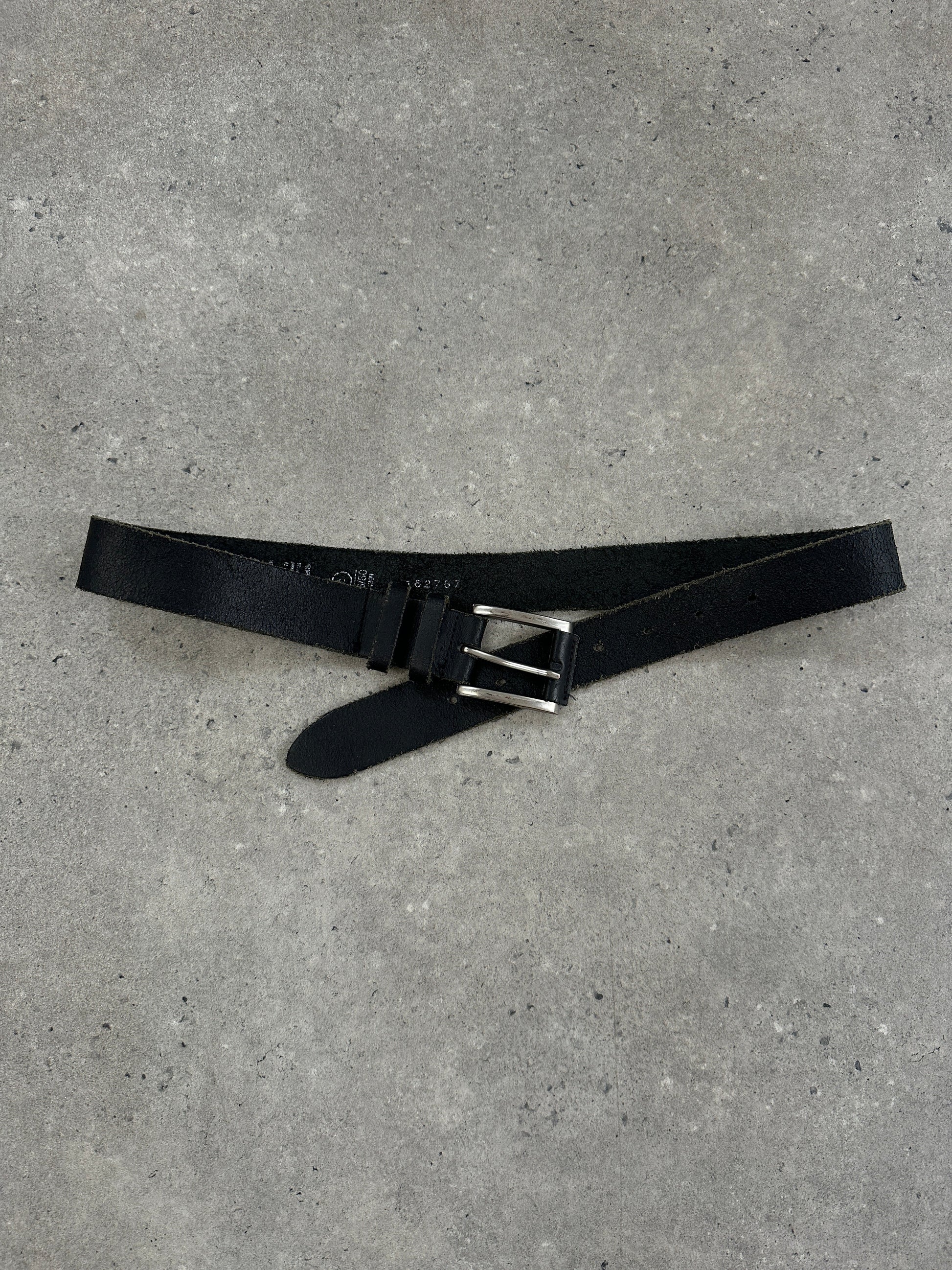 Vintage 1990s chrome distressed leather belt, W27-33, with metal buckle and aged finish, classic retro accessory.