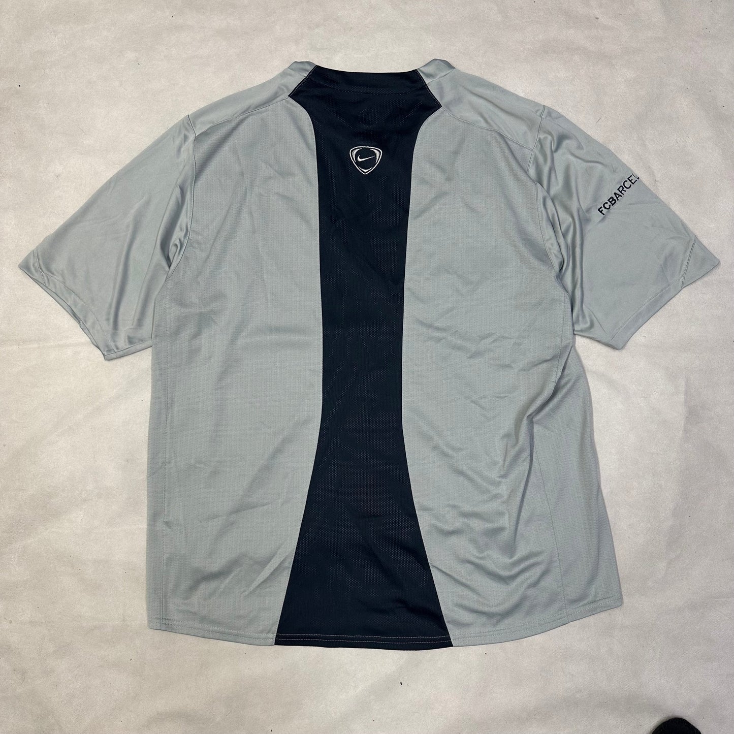 Nike Barcelona 2005/06 Training Shirt In Grey ( XL )