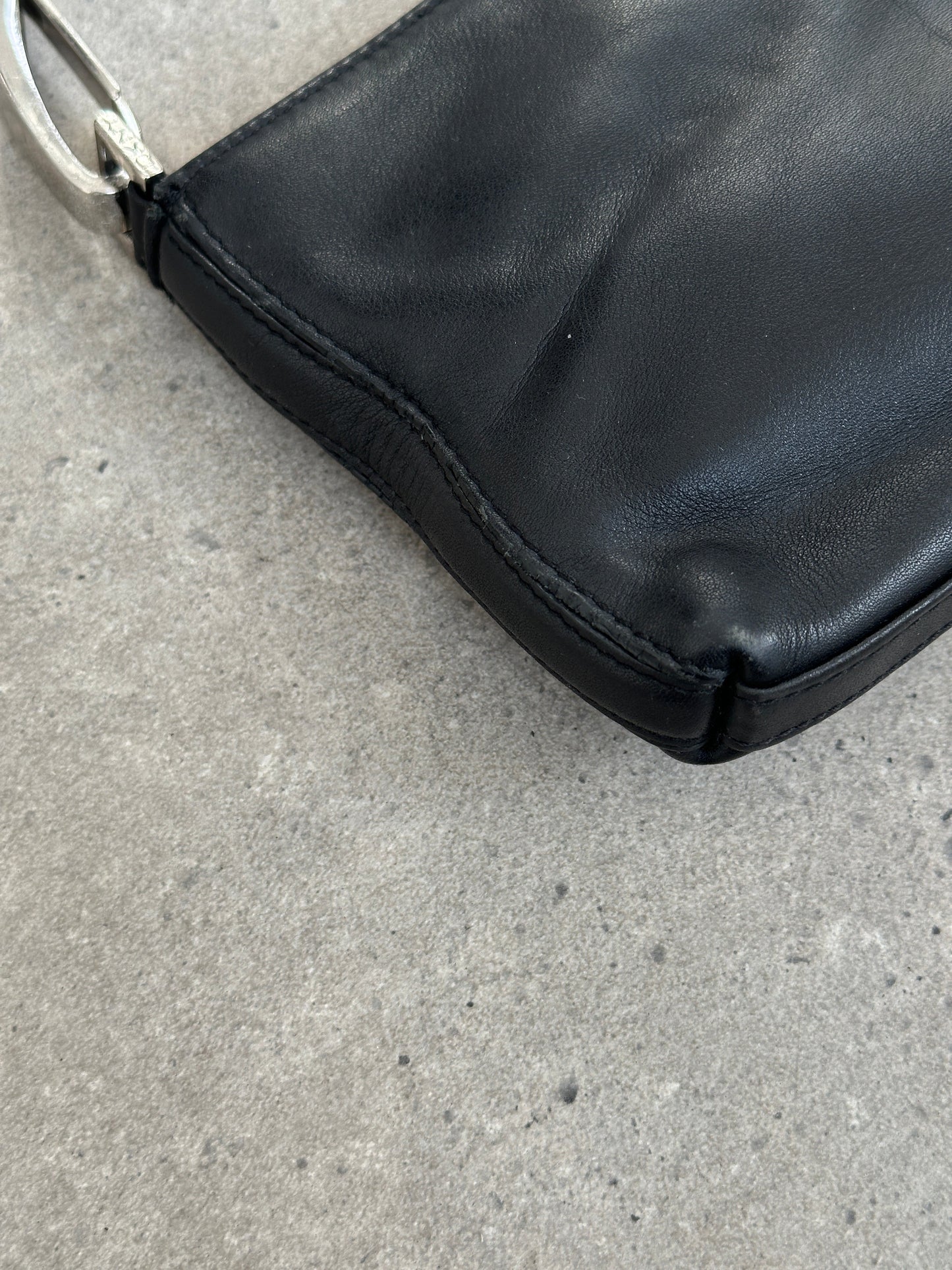 DKNY 2000s Leather Shoulder Bag