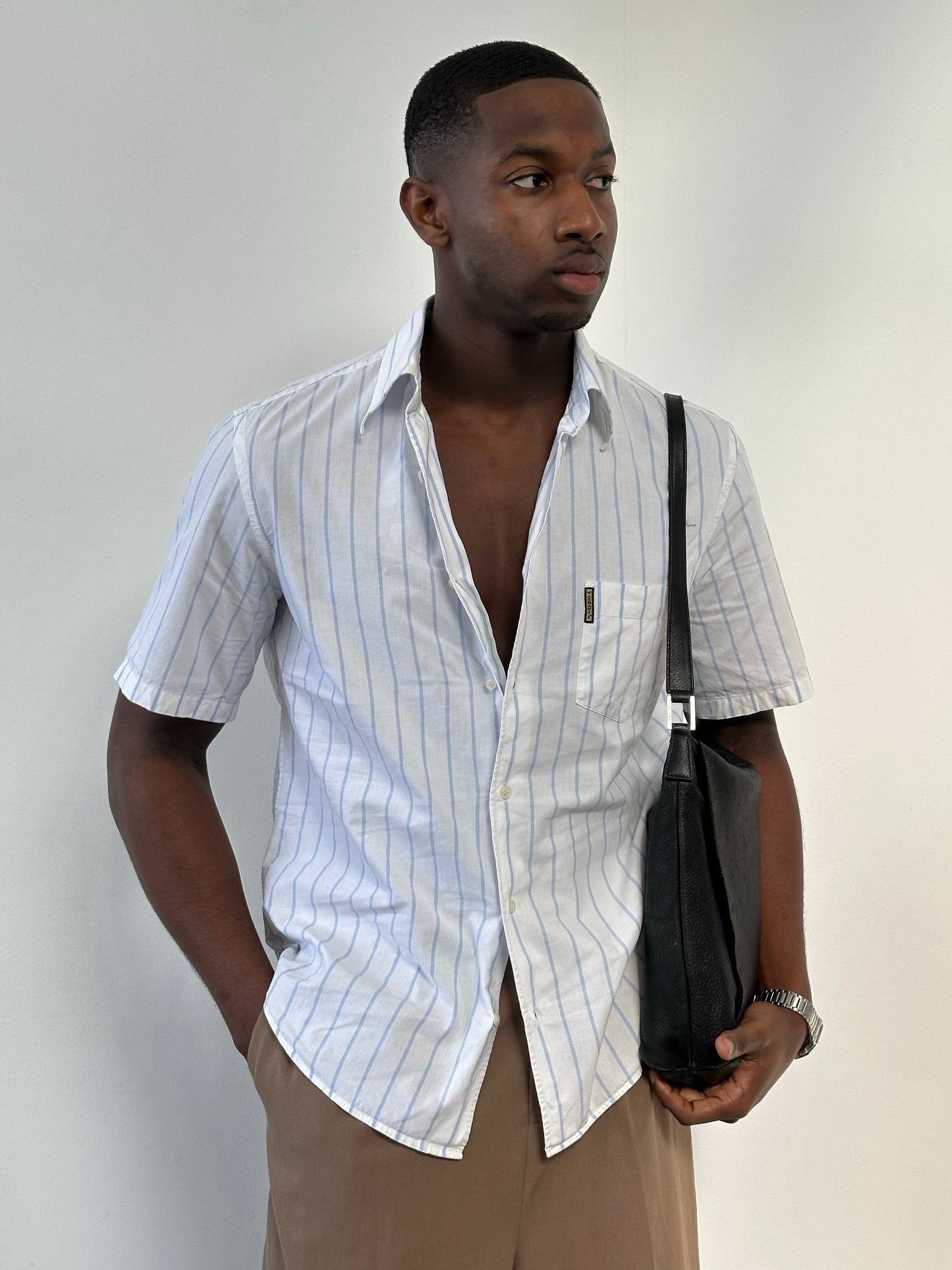 Armani Jeans 2000s pure cotton striped short sleeve shirt in size M, casual men's shirt with blue and white stripes, front view.