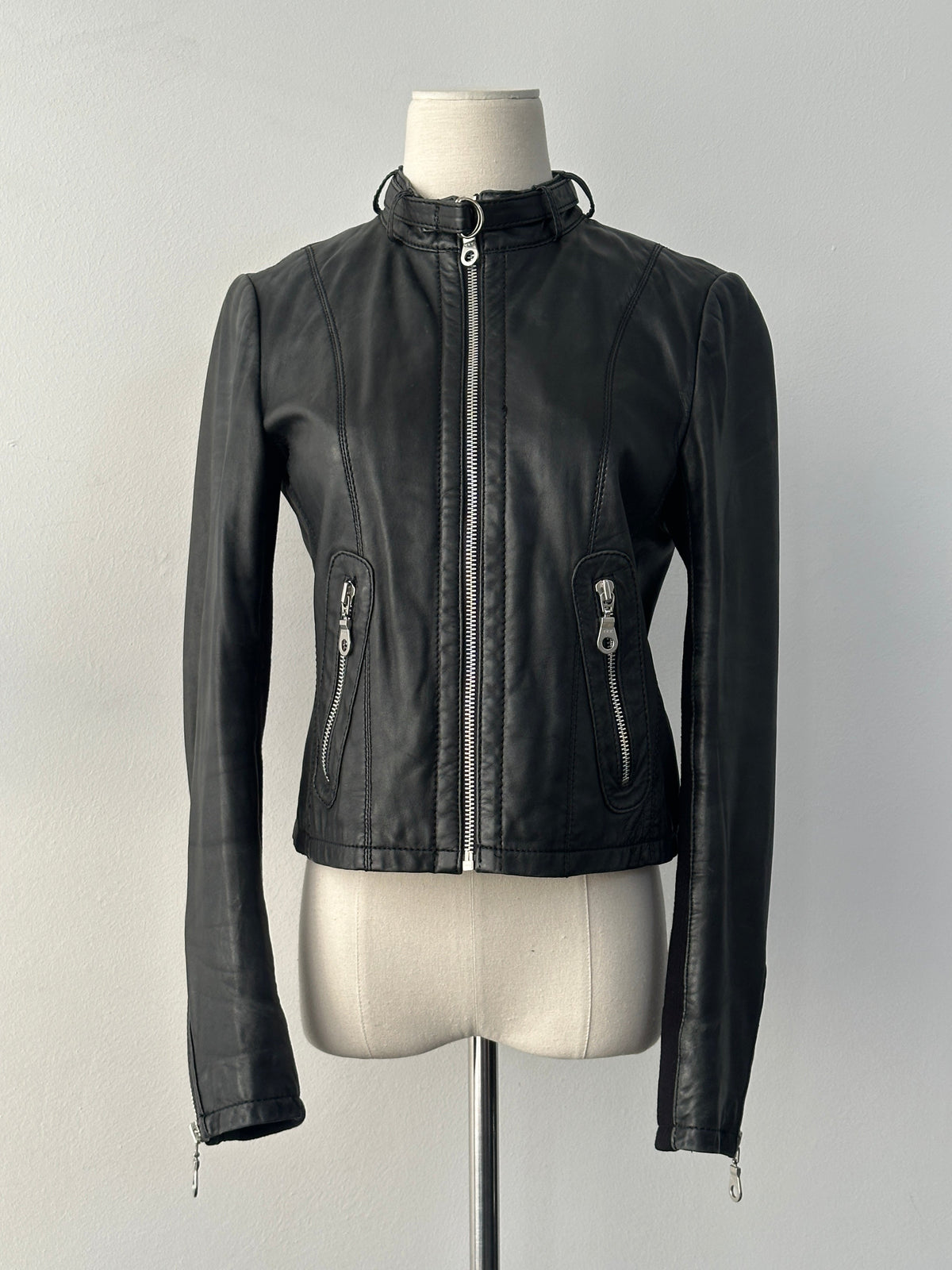Vintage 2000s fitted moto leather jacket in lamb leather, XS size, featuring classic design and silver hardware.