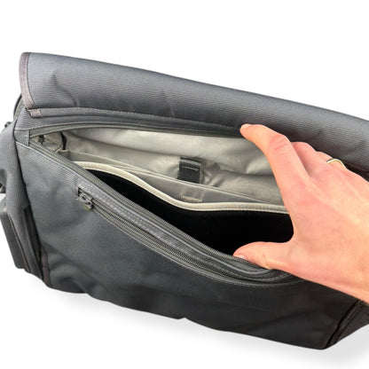 2000's Burton Analog Softshell Messenger Bag | O/S, Grey