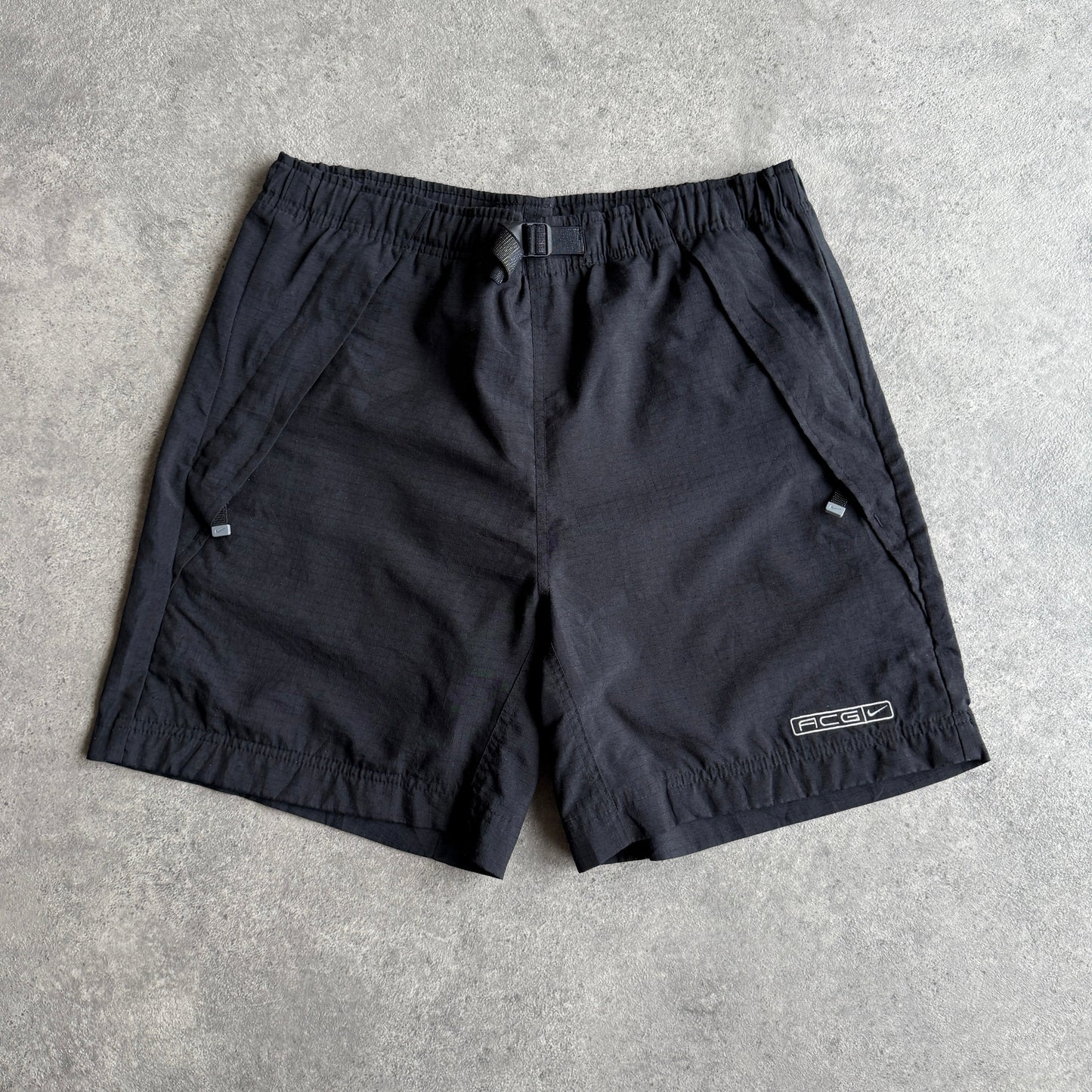 Nike ACG 1990s technical ripstop embroidered cargo shorts (M)