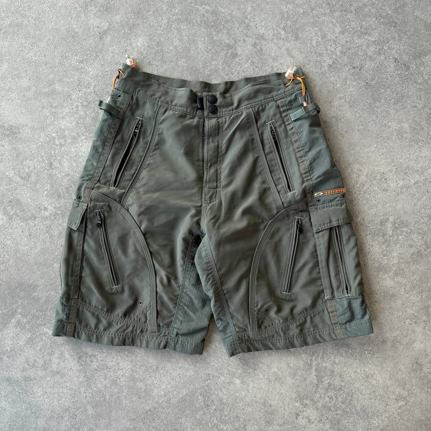 Oakley Software RARE 2000s technical ripstop cargo shorts (M)