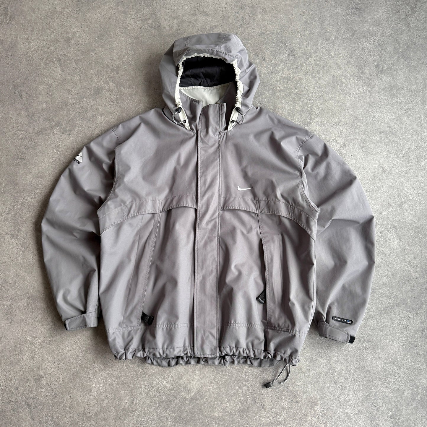 Nike ACG 1990s Nike-fit technical waterproof jacket (L)