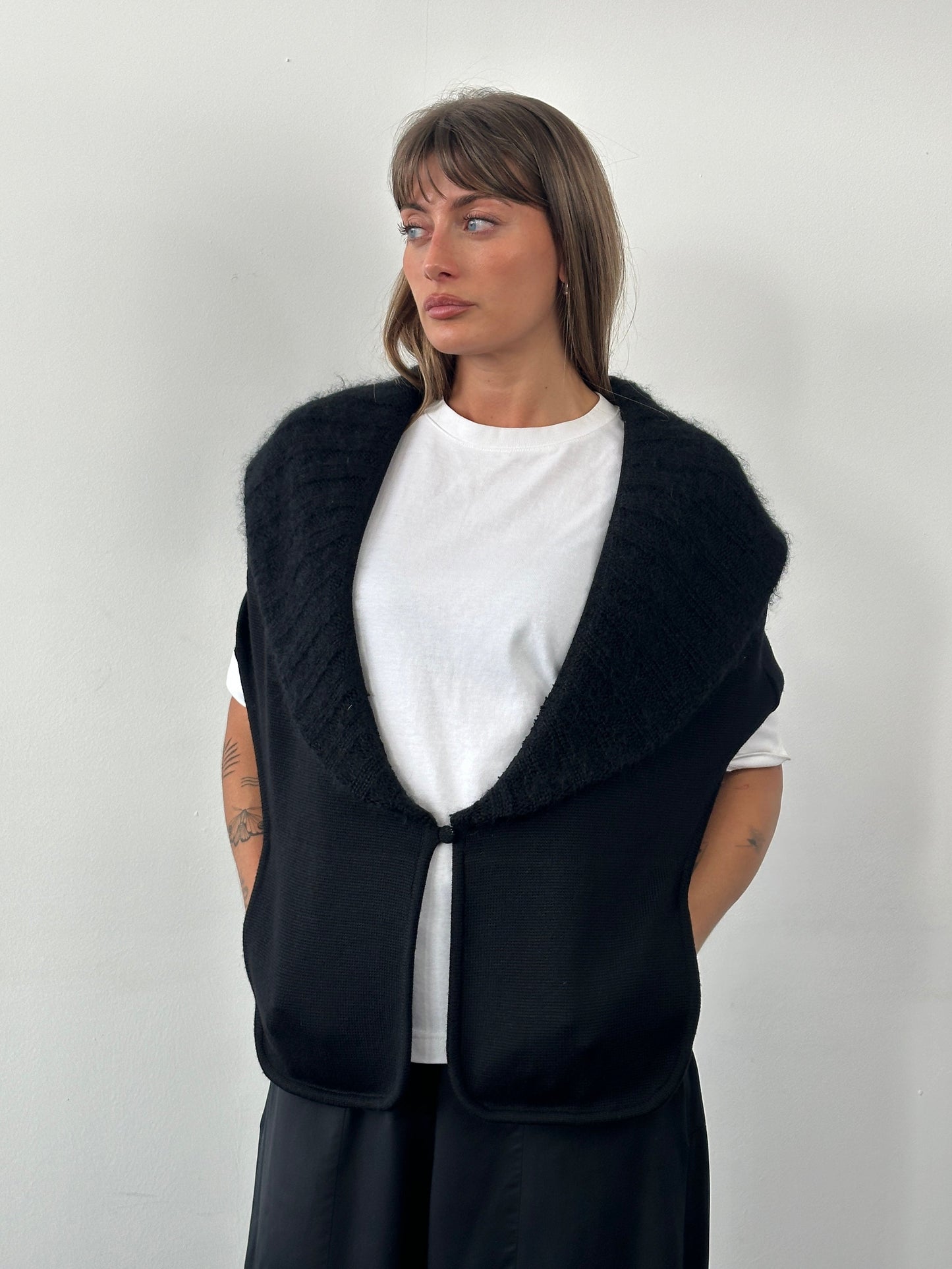 Italian Vintage 1990s Pure Merino Wool Knitted Shawl Scarf