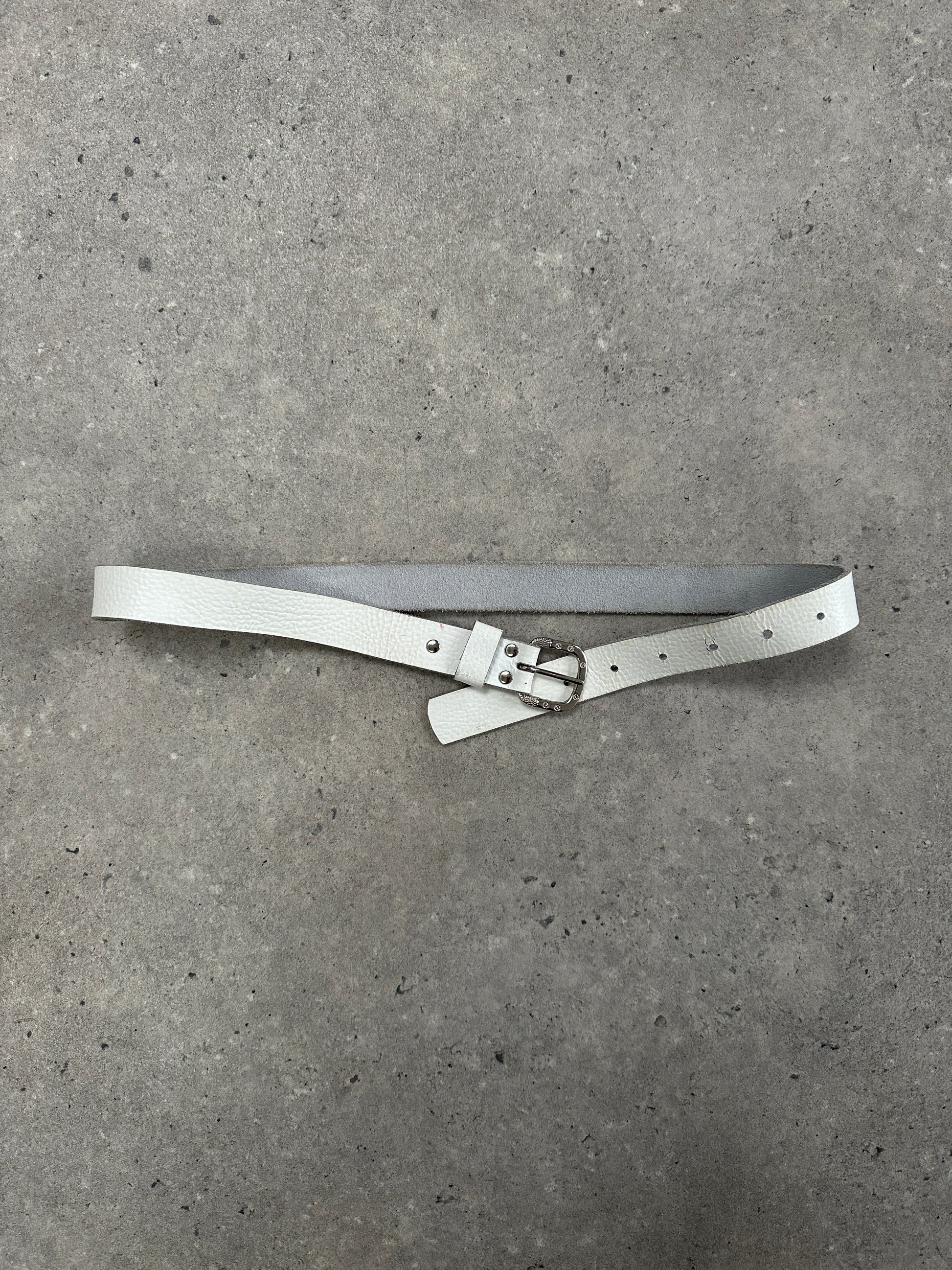 Vintage 1990s chrome leather belt with adjustable W24-30, featuring a classic buckle design and durable leather finish.