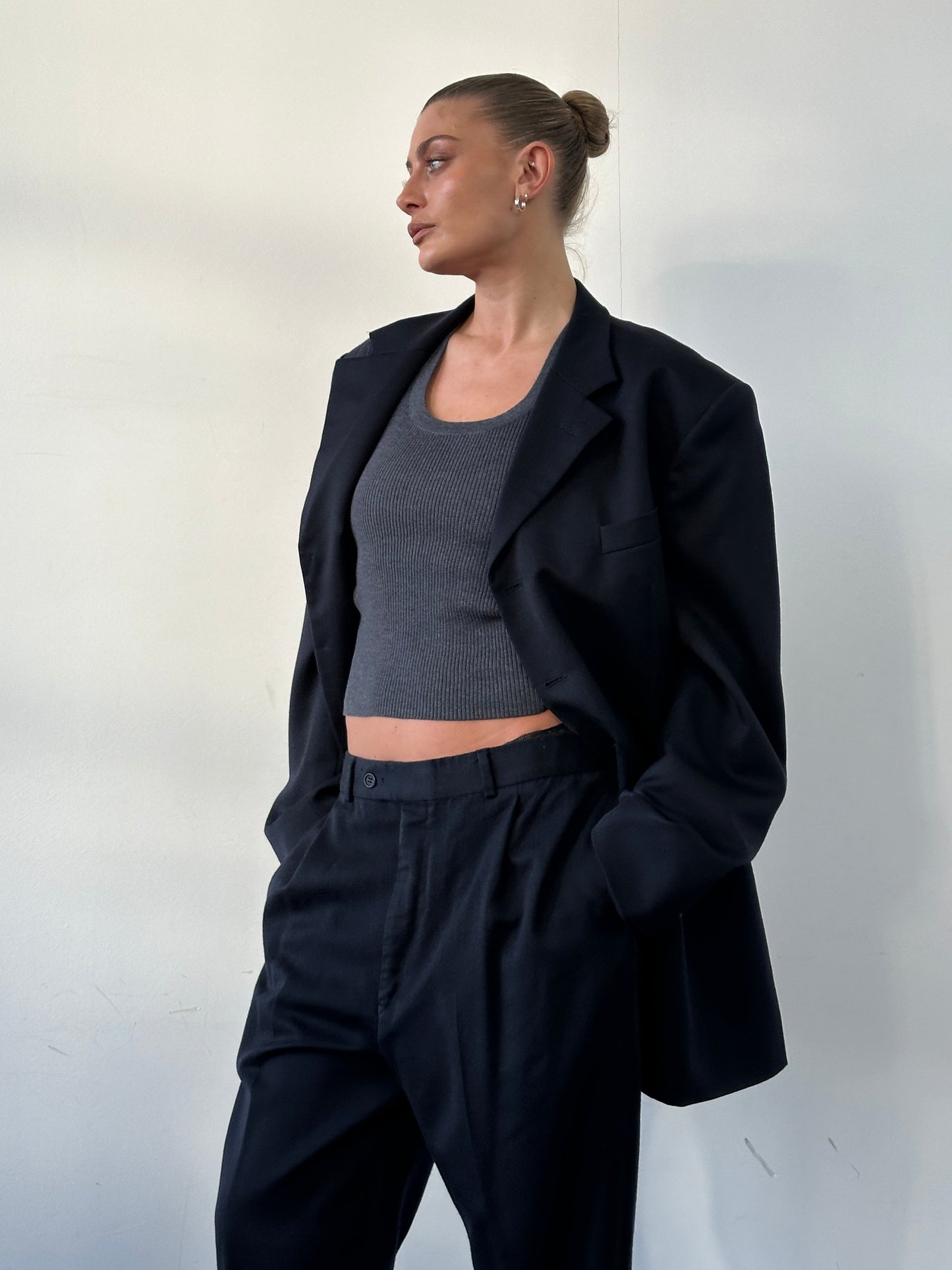 Yves Saint Laurent Pour Homme Pure Wool Single Breasted Suit - 48L/W36