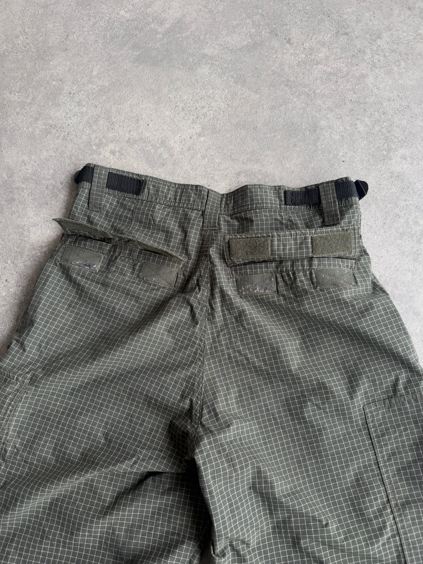 stussy 1990s lightweight technical parachute pants (s)