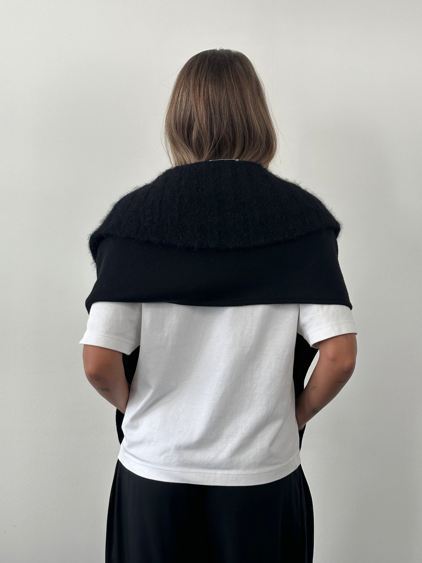 Italian Vintage 1990s Pure Merino Wool Knitted Shawl Scarf