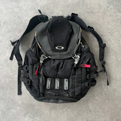 Oakley RARE 2000s technical kitchen sink backpack (22”x15”x8”)