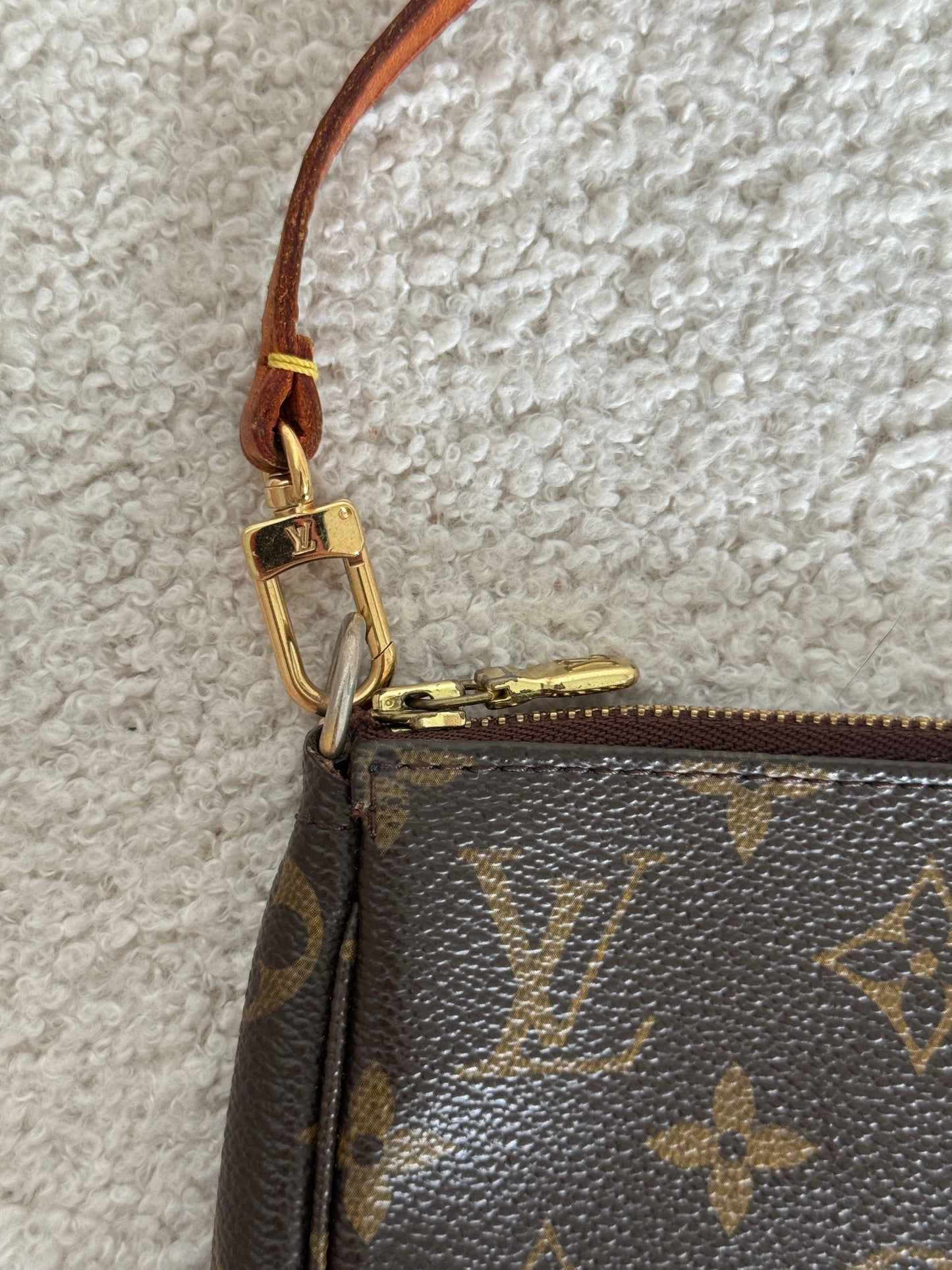 2006 Louis Vuitton Classic Pochette Accessoires Handbag | O/S, Brown