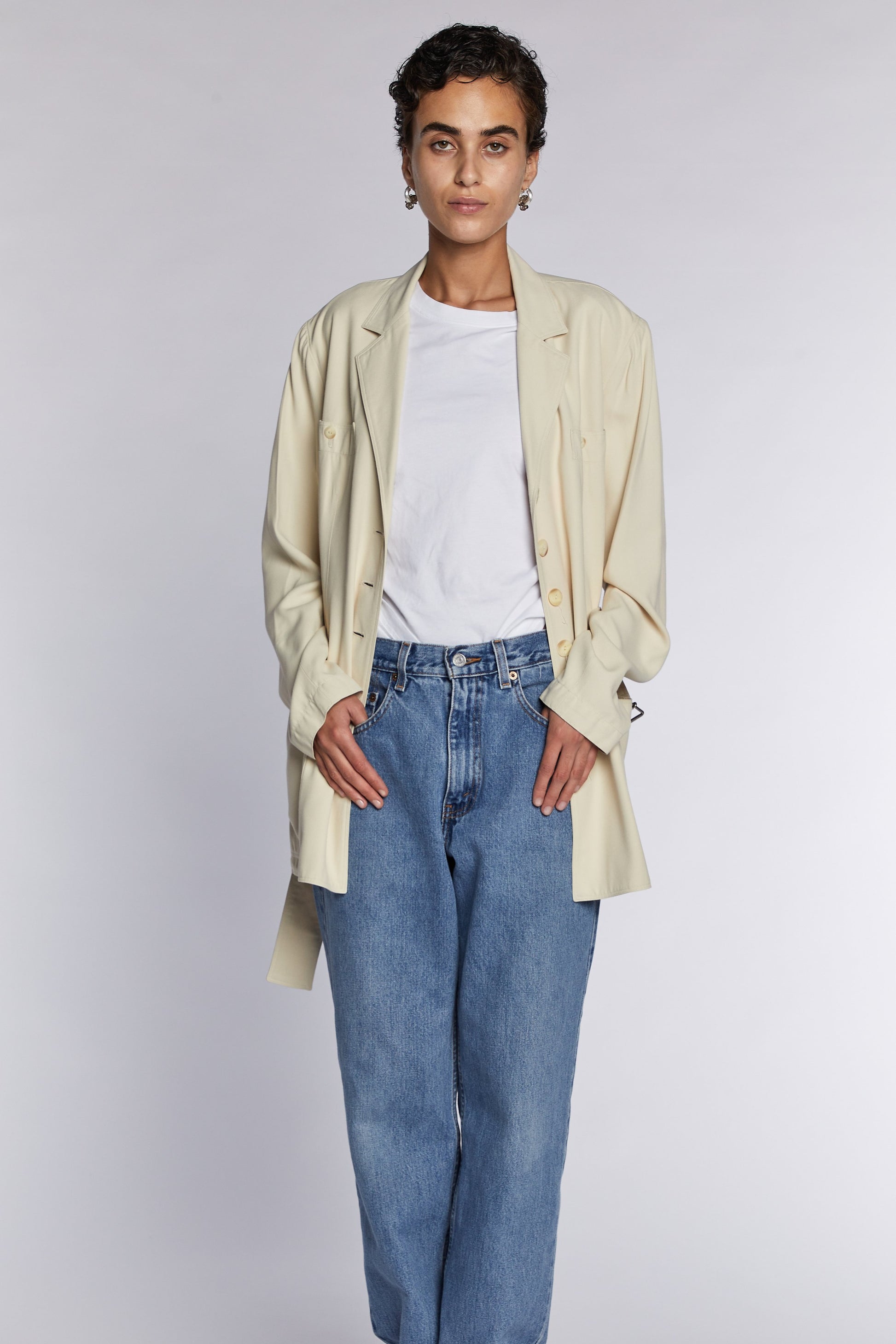 https://images.squarespace-cdn.com/content/v1/647deca2e9dd1d6177bd43cb/2bd673b7-98ce-4c38-875a-d2b4f0e776e0/ALAIA+JACKET+BEIGE_.jpg