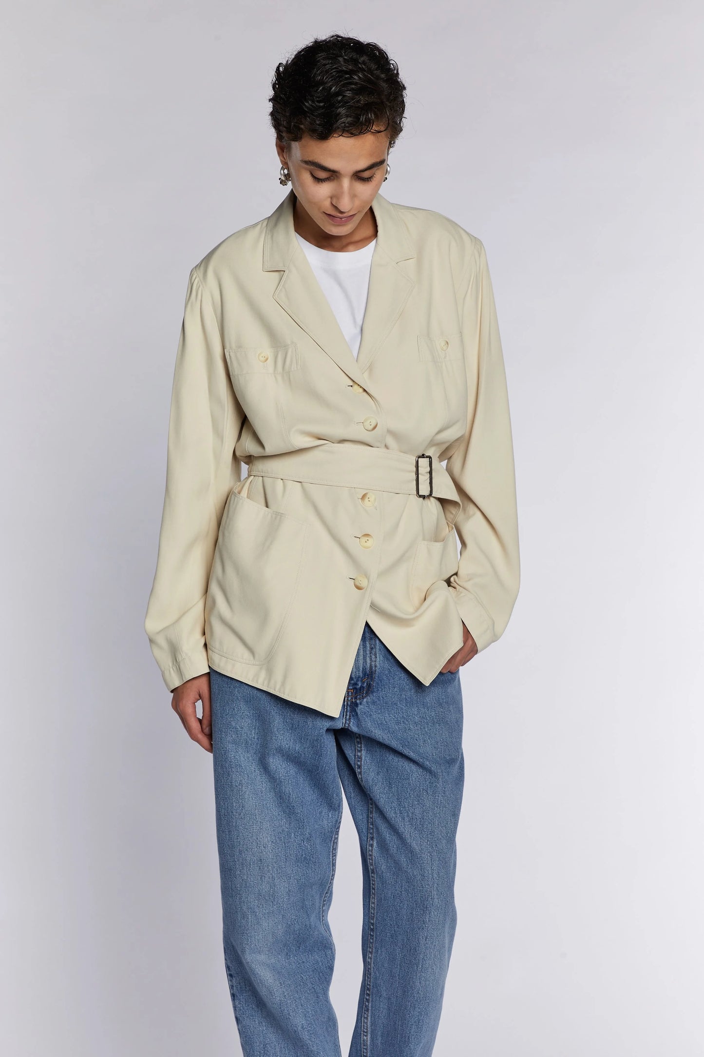 https://images.squarespace-cdn.com/content/v1/647deca2e9dd1d6177bd43cb/b9ad6afa-9844-47f0-9d87-ee2f53575901/ALAIA+JACKET+BEIGE_+10.jpg