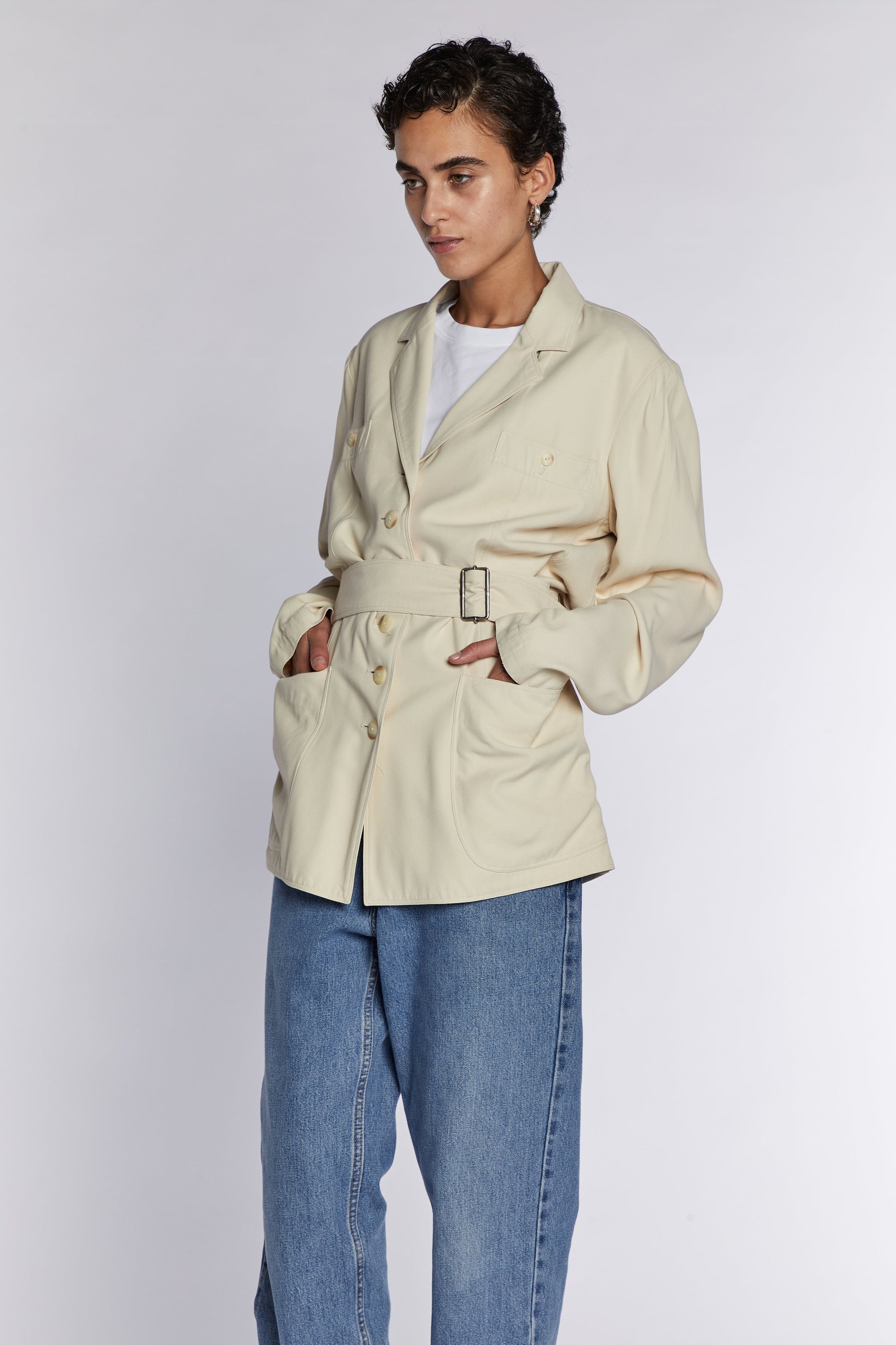 https://images.squarespace-cdn.com/content/v1/647deca2e9dd1d6177bd43cb/becd3677-3c89-40c7-93f0-198c1e925731/ALAIA+JACKET+BEIGE_+11.jpg