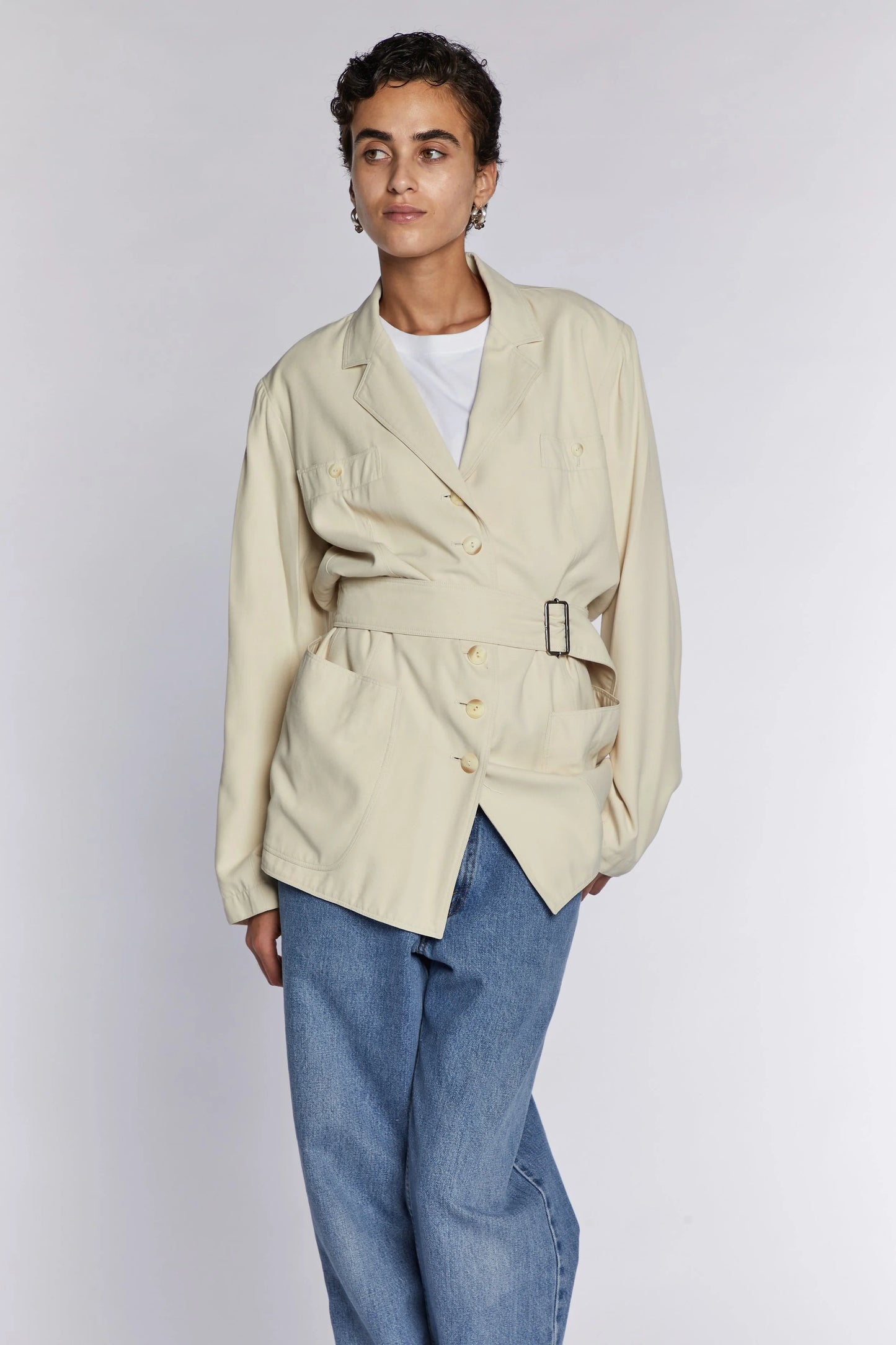 https://images.squarespace-cdn.com/content/v1/647deca2e9dd1d6177bd43cb/948610ef-75c6-445b-92ee-1734151145b7/ALAIA+JACKET+BEIGE_+14.jpg