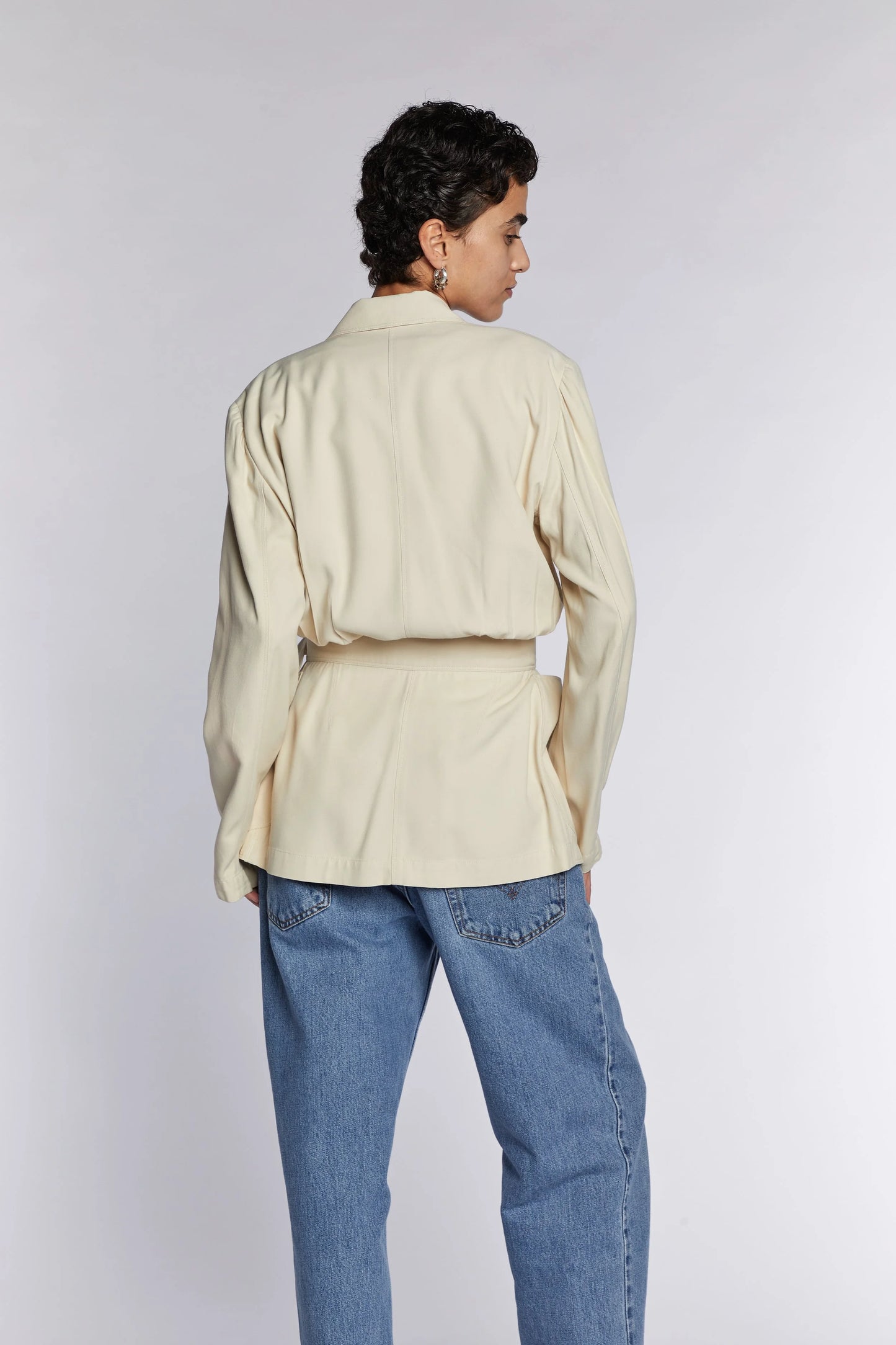 https://images.squarespace-cdn.com/content/v1/647deca2e9dd1d6177bd43cb/e50cd236-cb8e-4b64-ac11-6b162e1b5063/ALAIA+JACKET+BEIGE_+17.jpg