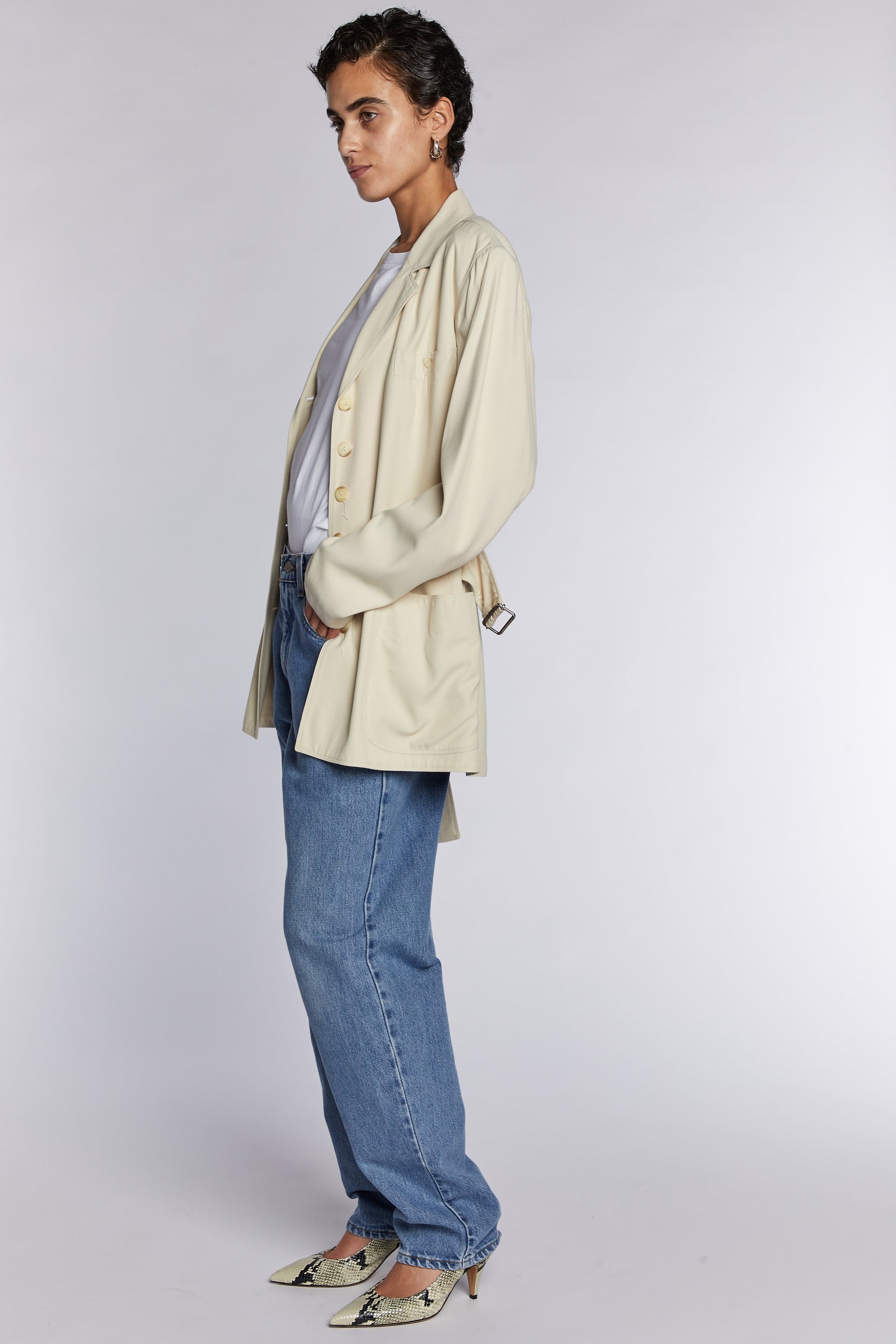 https://images.squarespace-cdn.com/content/v1/647deca2e9dd1d6177bd43cb/038ae5c1-841f-4257-accb-1773ed3718e4/ALAIA+JACKET+BEIGE_+3.jpg