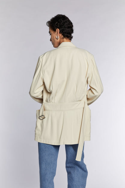 https://images.squarespace-cdn.com/content/v1/647deca2e9dd1d6177bd43cb/7749928b-2d85-48ab-95ab-f425f78d0516/ALAIA+JACKET+BEIGE_+5.jpg
