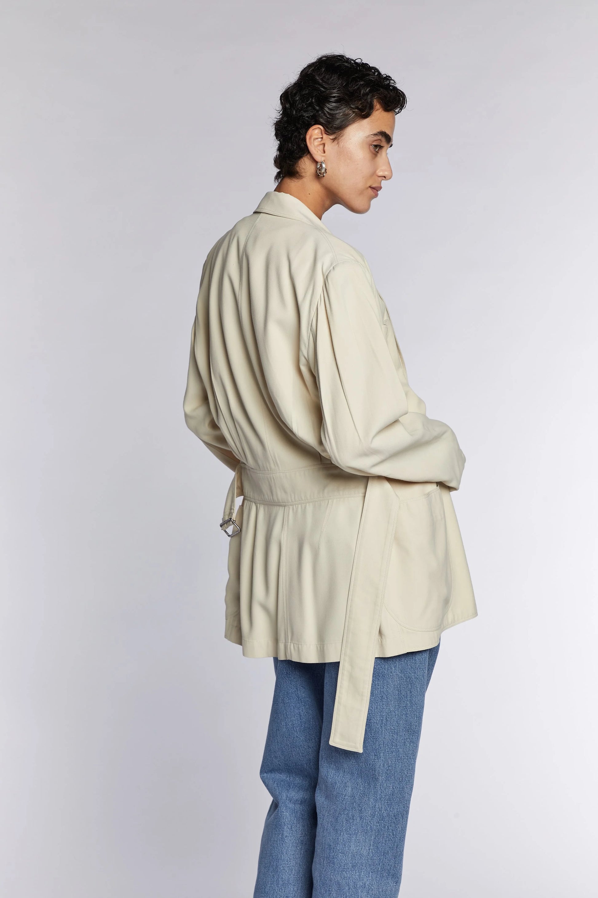https://images.squarespace-cdn.com/content/v1/647deca2e9dd1d6177bd43cb/9cdb5d39-90e9-43c0-893b-5ae660be89c3/ALAIA+JACKET+BEIGE_+6.jpg