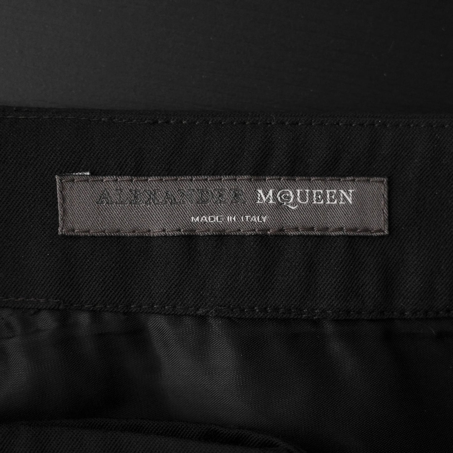 https://images.squarespace-cdn.com/content/v1/673cad159307f210013ba2f7/5db0c7f5-8378-419a-87ae-1e2a831c4a6d/AlexanderMcQueen_Fall2002_ButtonTailoredTrouser_6.jpg