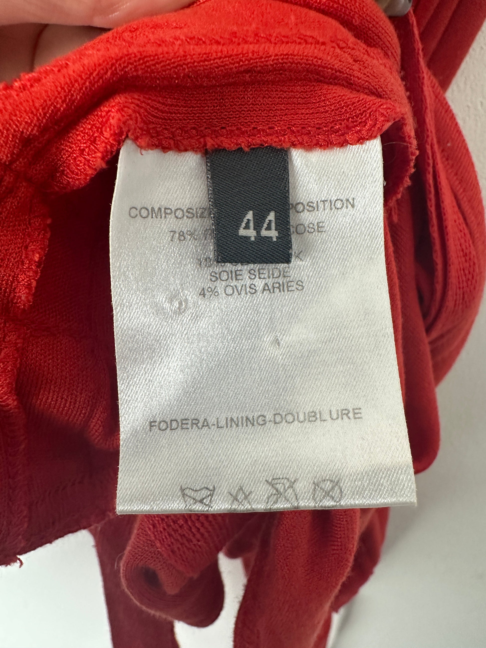 https://cdn.shopify.com/s/files/1/0900/2729/5066/files/Alexander_McQueen_Irere_Buckle_Top_2003_Care_Label.jpg?v=1774454650