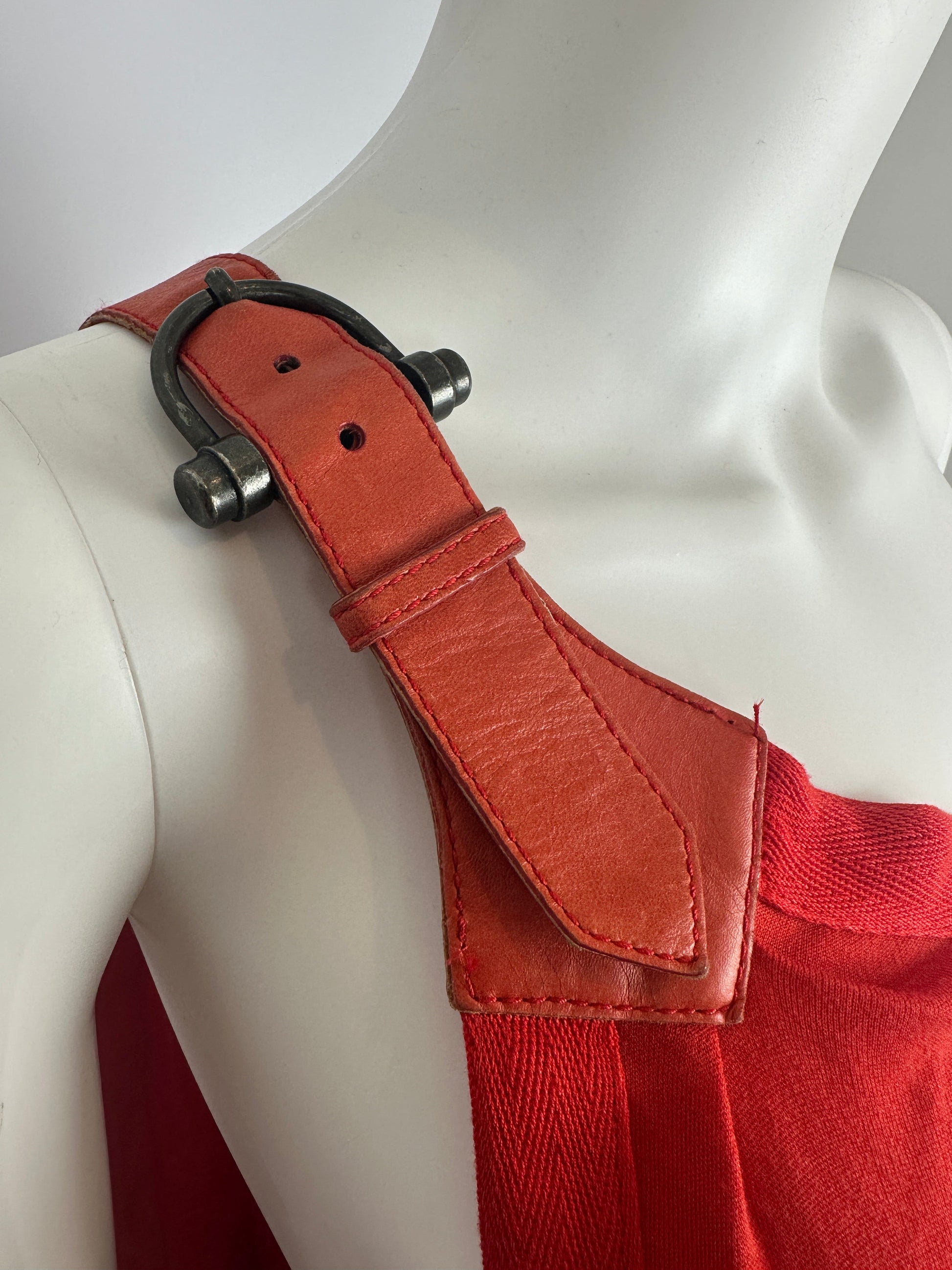 https://cdn.shopify.com/s/files/1/0900/2729/5066/files/Alexander_McQueen_Irere_Buckle_Top_2003_Close_Up_Strap.jpg?v=1774454795