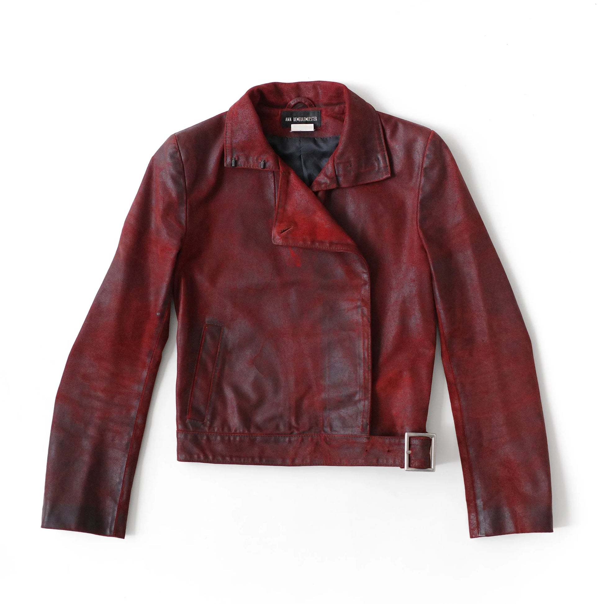 https://images.squarespace-cdn.com/content/v1/673cad159307f210013ba2f7/de6d747d-2be2-4815-92cb-7270fce93fb7/AnnDemeulemeester_AW2001_PaintedRedLeatherJacket_2.jpg