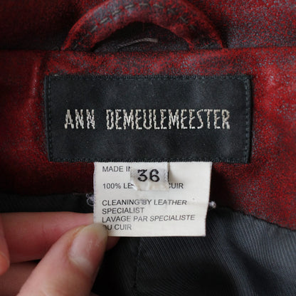 https://images.squarespace-cdn.com/content/v1/673cad159307f210013ba2f7/6d340533-8103-44fc-9009-71d15067fcd9/AnnDemeulemeester_AW2001_PaintedRedLeatherJacket_6.jpg