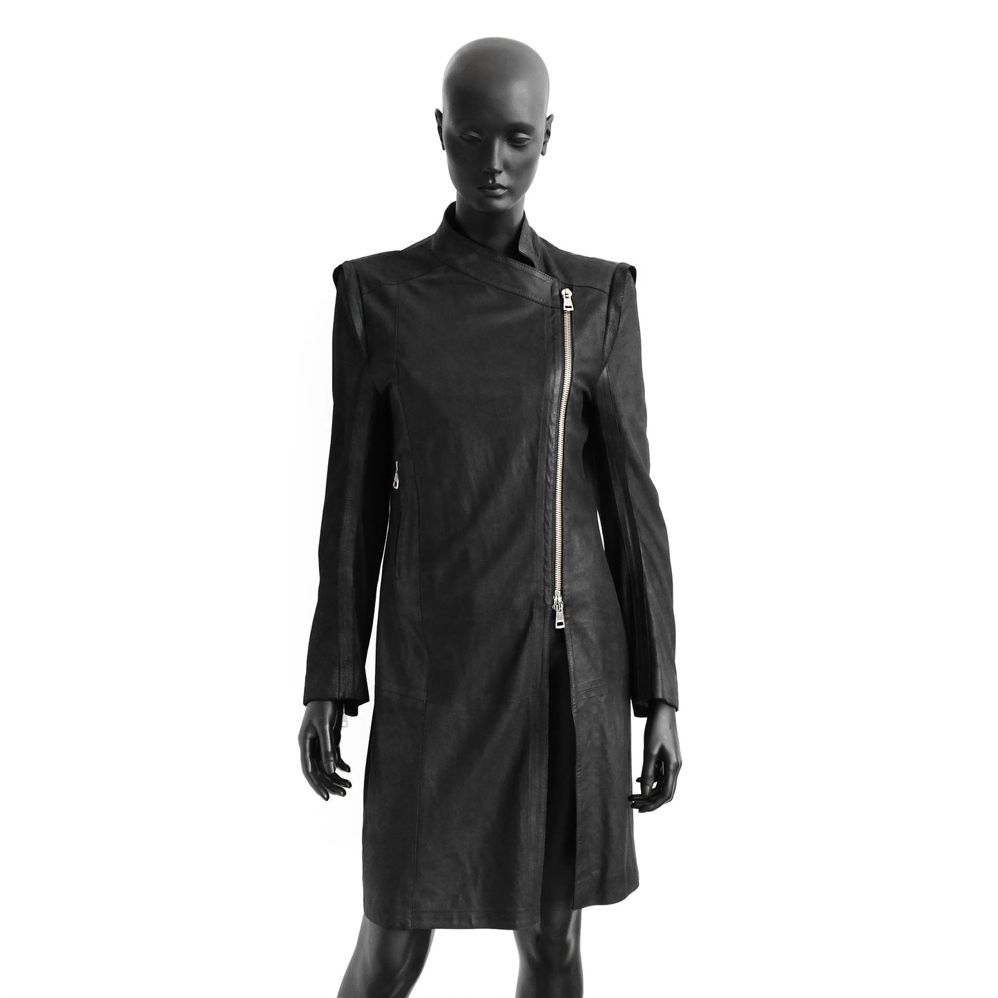 https://images.squarespace-cdn.com/content/v1/673cad159307f210013ba2f7/281ff5f3-3d7b-436d-baca-989b3d37cdad/AnnDemulemeester_Spring2003_DoubleZipperLeatherCoat_3.jpg