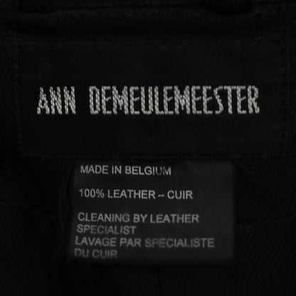 https://images.squarespace-cdn.com/content/v1/673cad159307f210013ba2f7/45dd0fc2-f35f-4c9b-8dde-ea04ec3d54ea/AnnDemulemeester_Spring2003_DoubleZipperLeatherCoat_9.jpg