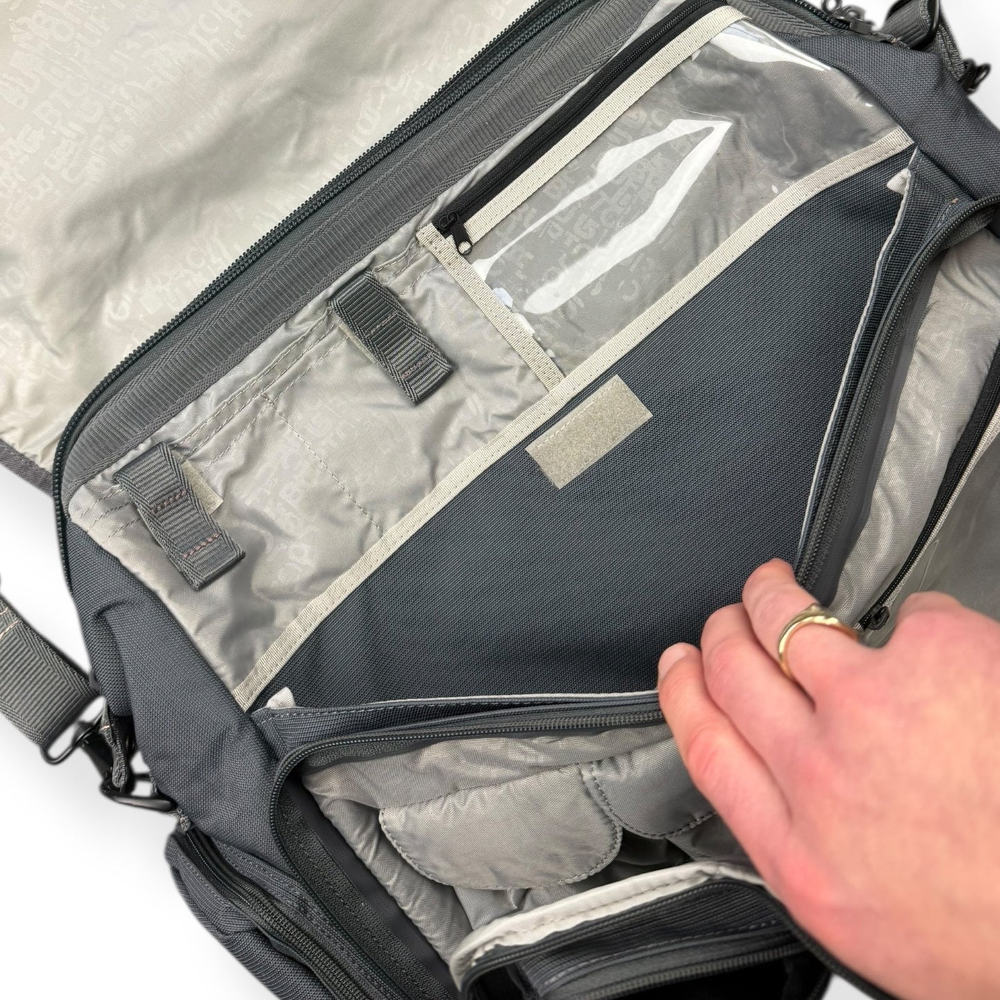 2000's Burton Analog Softshell Messenger Bag | O/S, Grey