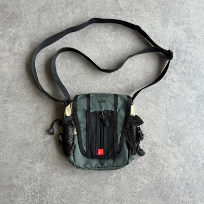 Nike 1990s cross body technical utility bag (10”x8”)