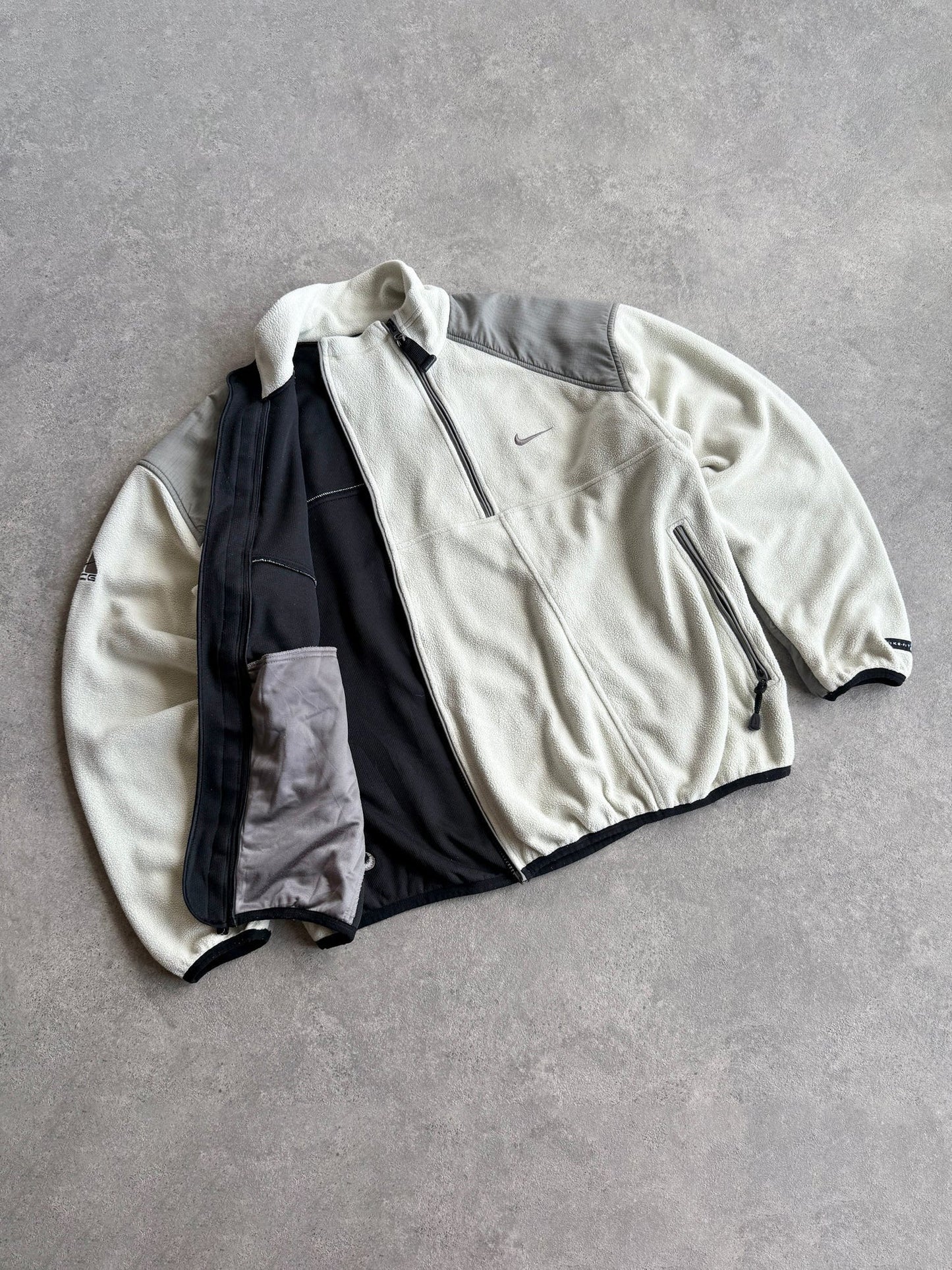 nike acg 1990s technical dual zip polartec fleece, lungs logo sleeve detail