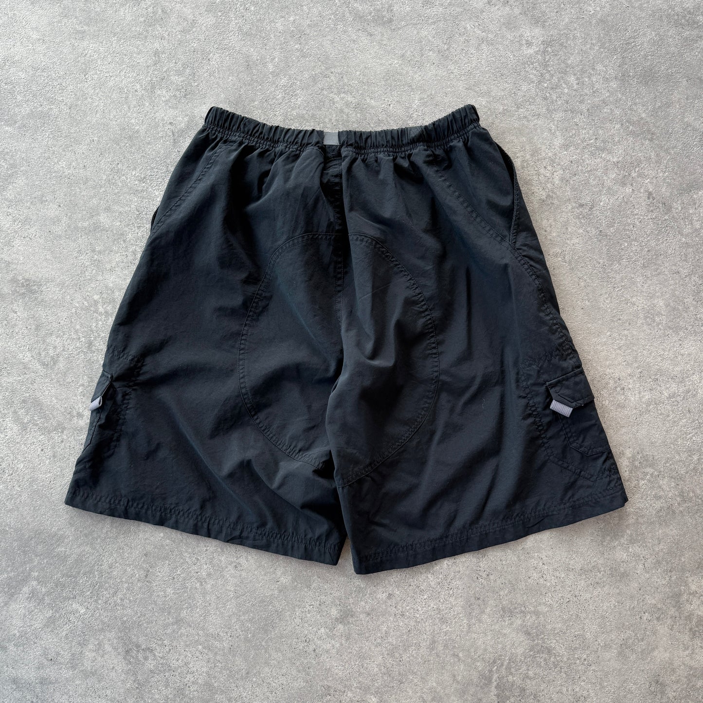 Nike ACG 2000s technical cargo shorts (XL)