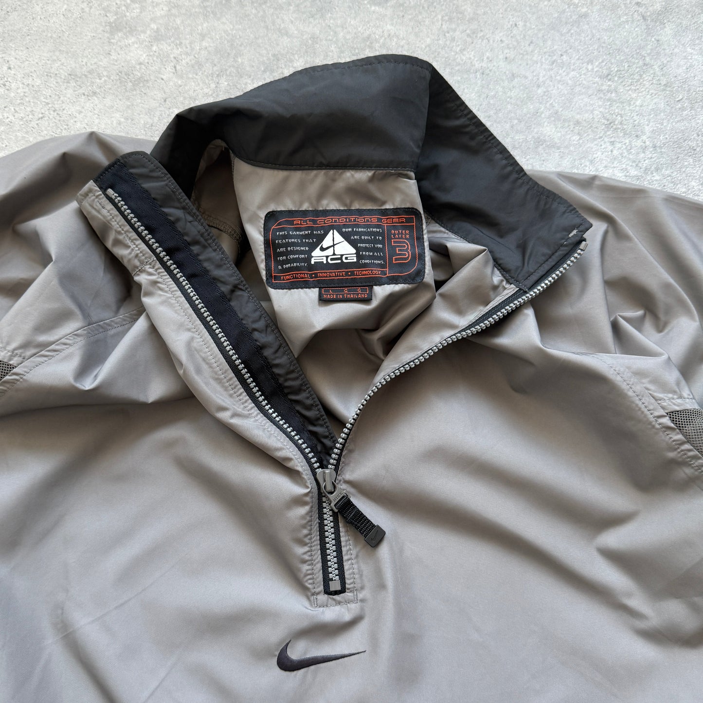Nike ACG 1990s technical lightweight packable shell jacket (L)