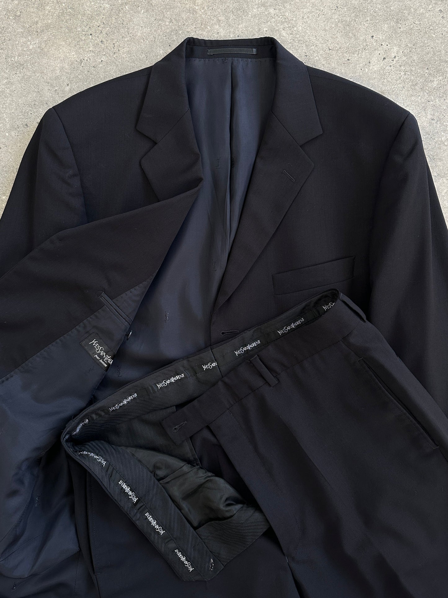 Yves Saint Laurent Pour Homme Pure Wool Single Breasted Breasted Suit - 42R/W34