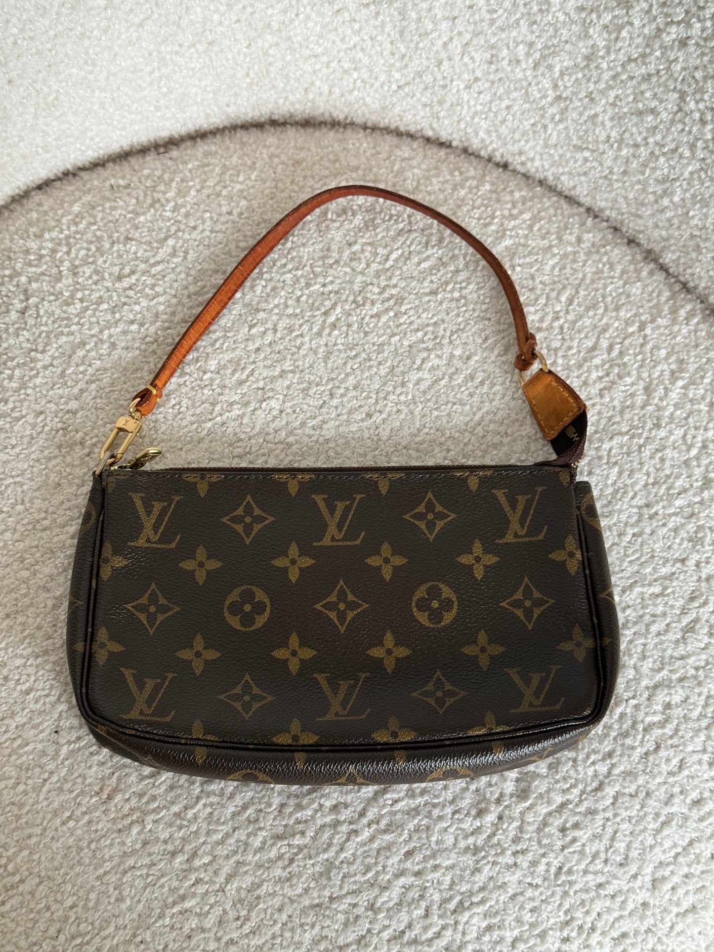 2006 Louis Vuitton Classic Pochette Accessoires Handbag | O/S, Brown