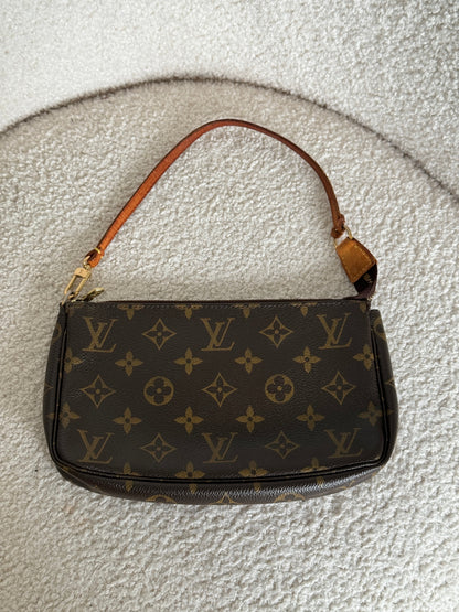 2006 Louis Vuitton Classic Pochette Accessoires Handbag | O/S, Brown